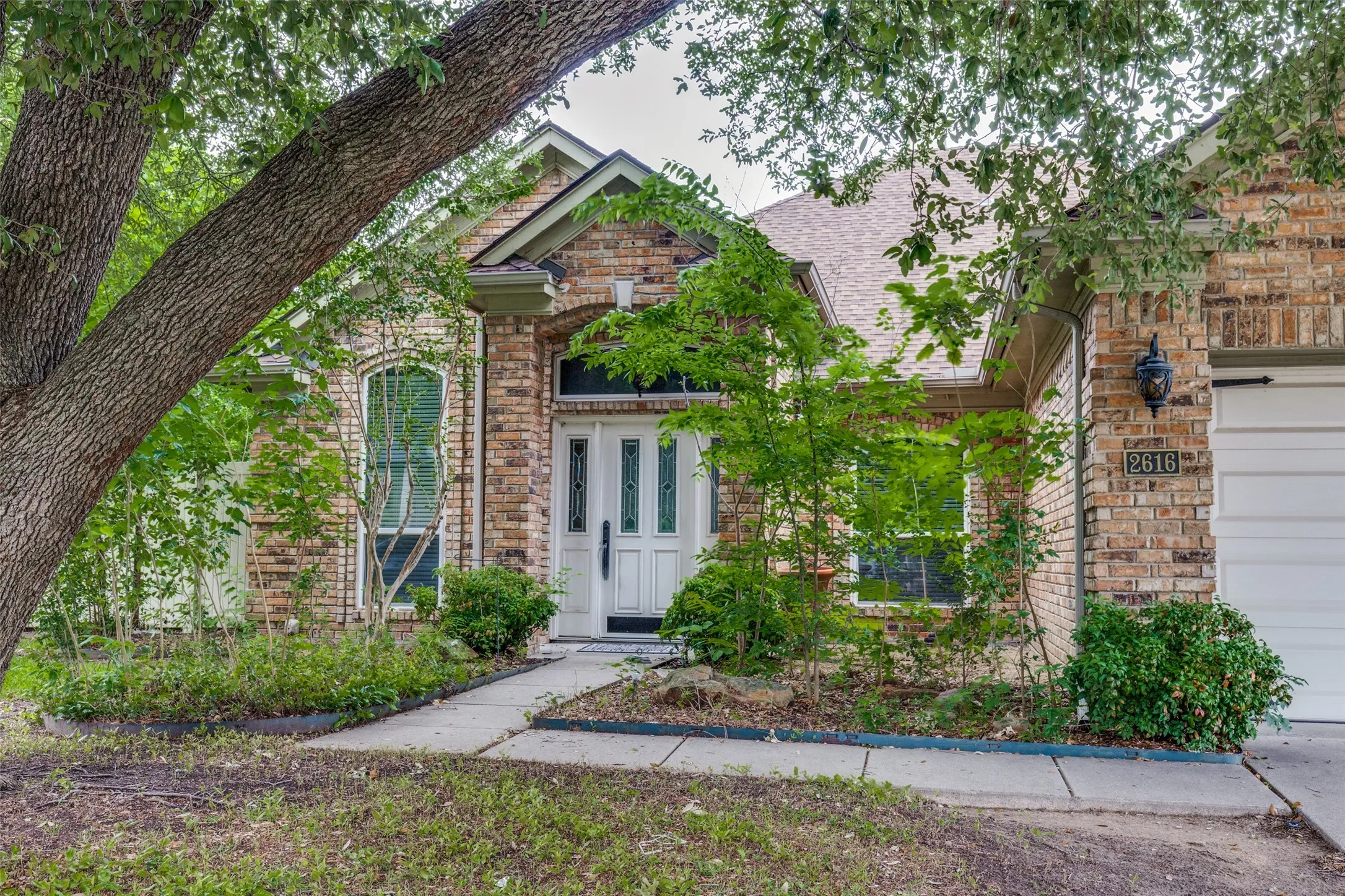 Single Family Residence For Sale in Collin County , 2616 Greencastle Lane, Plano, Texas 75075, 3 Bedroom, 2 Bathroom, 2 Garage spaces, 1,946 Sqft, built in 1989, mls#21257865, Real Estate Agent in Plano, Homes For Sale in Collin county, Homes For Sale in Plano, Realtor in Plano Texas, Real Estate Brokerage Independent Realty Texas, Luminita Cordes Realtor