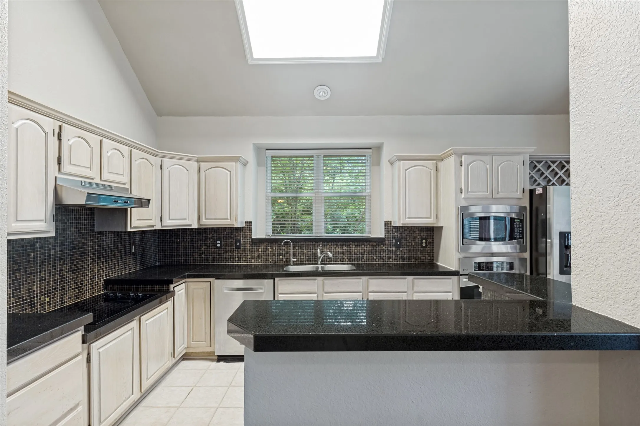Single Family Residence For Sale in Collin County , 2616 Greencastle Lane, Plano, Texas 75075, 3 Bedroom, 2 Bathroom, 2 Garage spaces, 1,946 Sqft, built in 1989, mls#21257865, Real Estate Agent in Plano, Homes For Sale in Collin county, Homes For Sale in Plano, Realtor in Plano Texas, Real Estate Brokerage Independent Realty Texas, Luminita Cordes Realtor