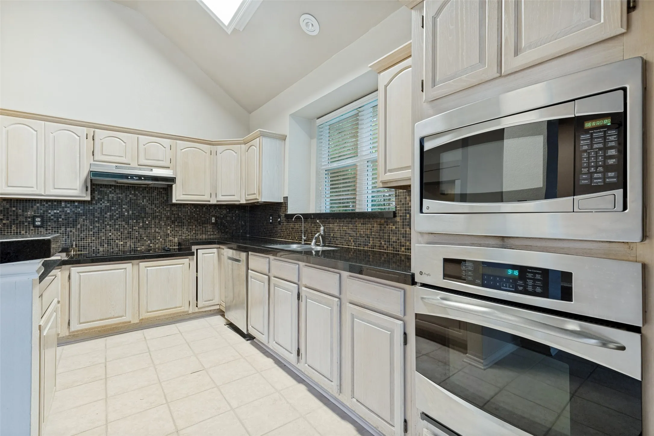 Single Family Residence For Sale in Collin County , 2616 Greencastle Lane, Plano, Texas 75075, 3 Bedroom, 2 Bathroom, 2 Garage spaces, 1,946 Sqft, built in 1989, mls#21257865, Real Estate Agent in Plano, Homes For Sale in Collin county, Homes For Sale in Plano, Realtor in Plano Texas, Real Estate Brokerage Independent Realty Texas, Luminita Cordes Realtor