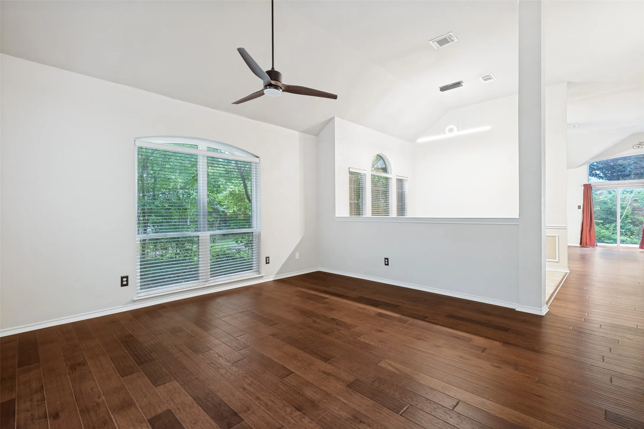 Single Family Residence For Sale in Collin County , 2616 Greencastle Lane, Plano, Texas 75075, 3 Bedroom, 2 Bathroom, 2 Garage spaces, 1,946 Sqft, built in 1989, mls#21257865, Real Estate Agent in Plano, Homes For Sale in Collin county, Homes For Sale in Plano, Realtor in Plano Texas, Real Estate Brokerage Independent Realty Texas, Luminita Cordes Realtor