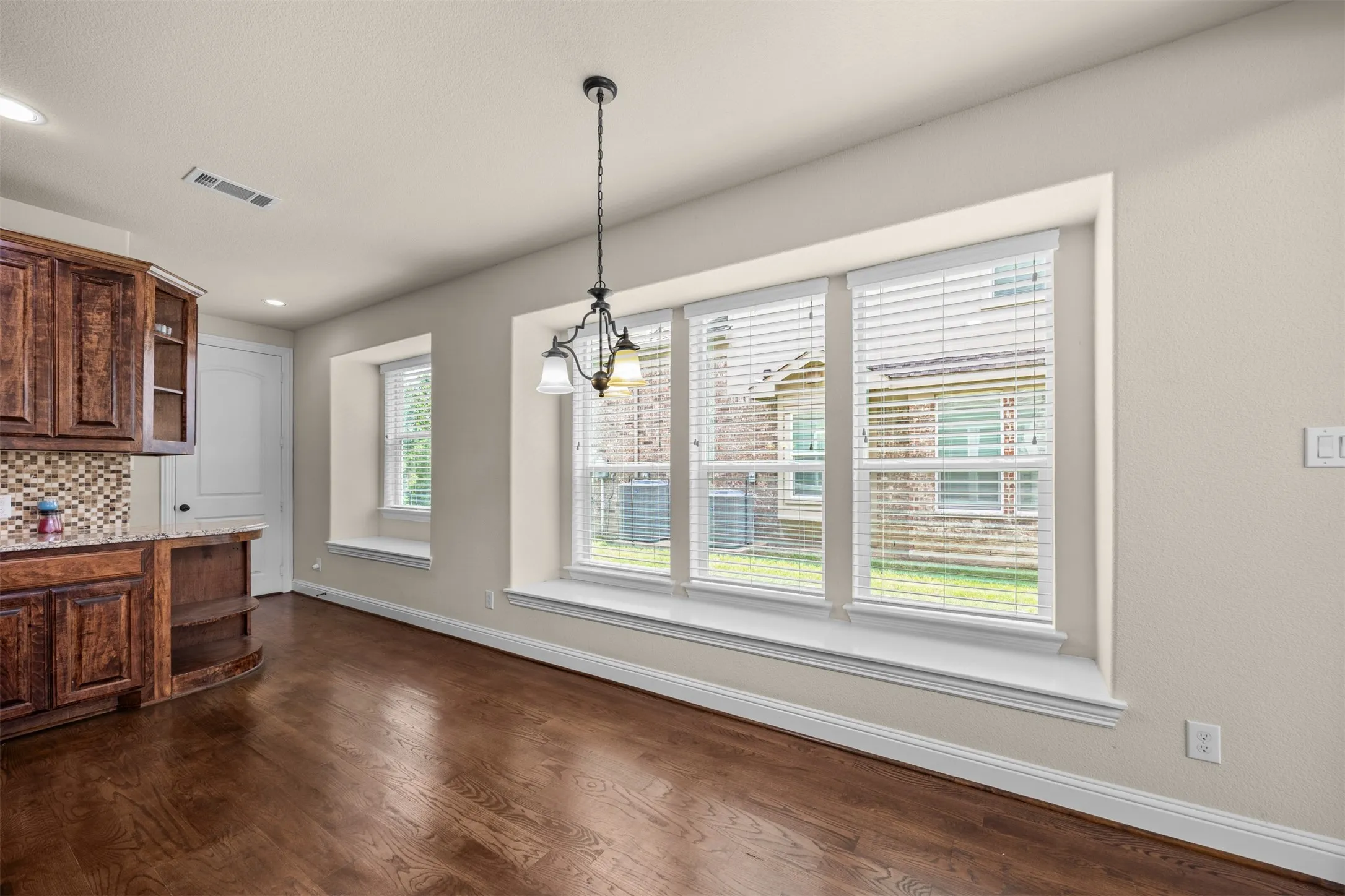 Single Family Residence For Sale in Collin County , 6425 Abbotsford Drive, Plano, Texas 75074, 5 Bedroom, 4 Bathroom, 2 Garage spaces, 3,831 Sqft, built in 2017, mls#21281074, Real Estate Agent in Plano, Homes For Sale in Collin county, Homes For Sale in Plano, Realtor in Plano Texas, Real Estate Brokerage Independent Realty Texas, Luminita Cordes Realtor