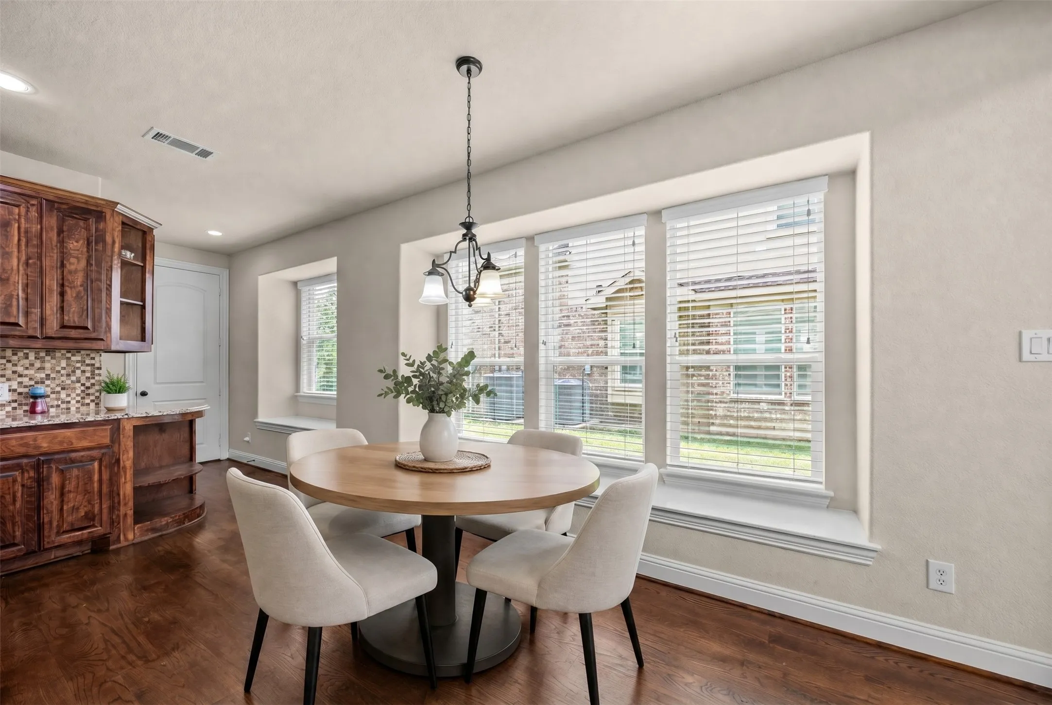 Single Family Residence For Sale in Collin County , 6425 Abbotsford Drive, Plano, Texas 75074, 5 Bedroom, 4 Bathroom, 2 Garage spaces, 3,831 Sqft, built in 2017, mls#21281074, Real Estate Agent in Plano, Homes For Sale in Collin county, Homes For Sale in Plano, Realtor in Plano Texas, Real Estate Brokerage Independent Realty Texas, Luminita Cordes Realtor