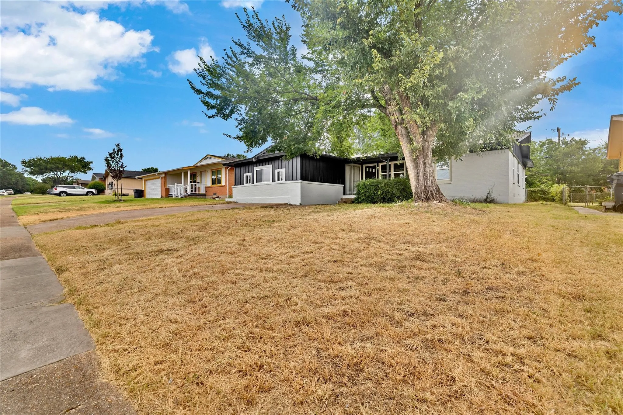 Single Family Residence For Sale in Dallas County , 4208 Huckleberry Circle, Dallas, Texas 75216, 3 Bedroom, 2 Bathroom, Garage spaces, 1,896 Sqft, built in 1955, mls#21281796, Real Estate Agent in Dallas, Homes For Sale in Dallas county, Homes For Sale in Dallas, Realtor in Dallas Texas, Real Estate Brokerage Independent Realty Texas, Luminita Cordes Realtor