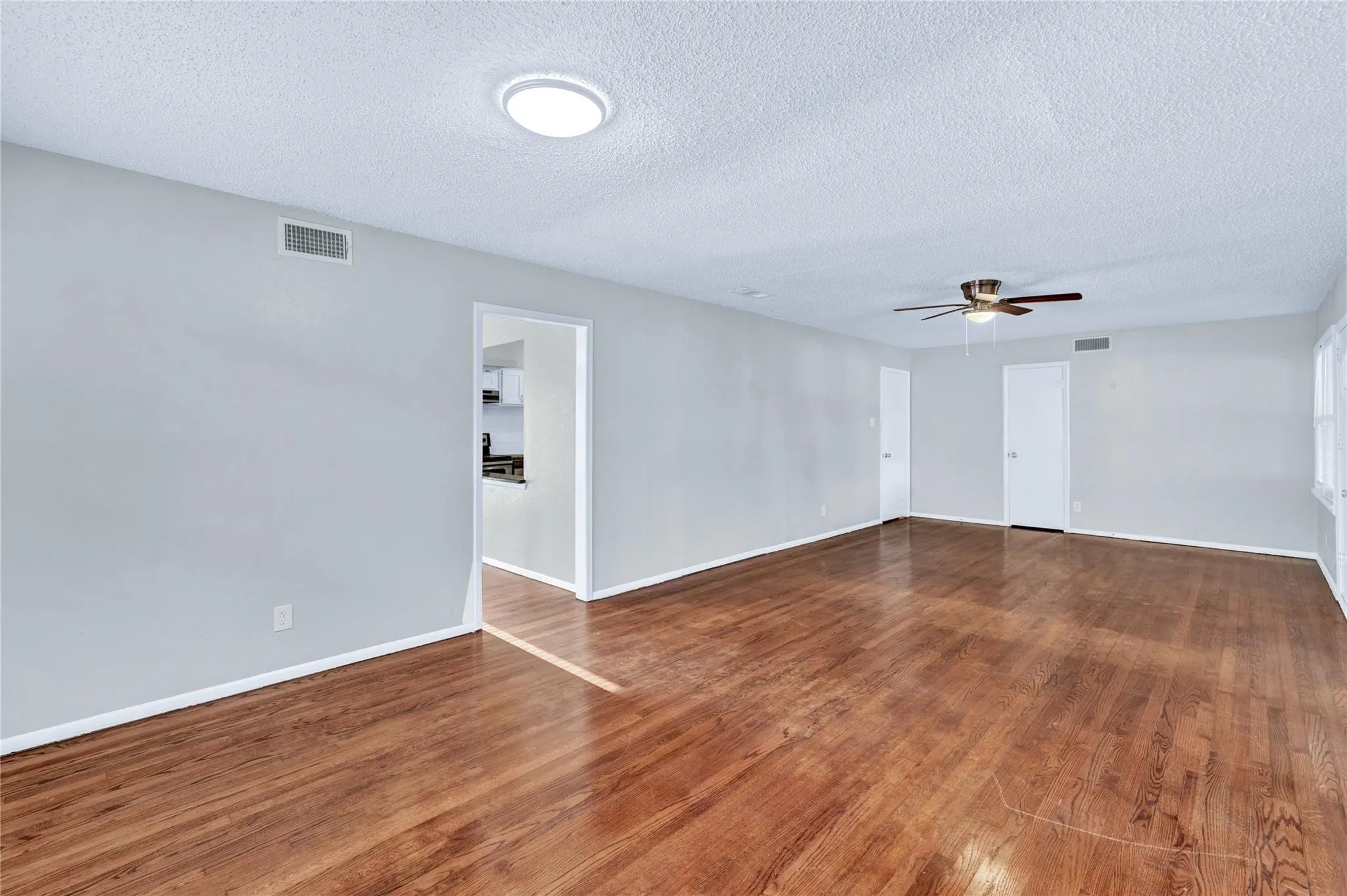 Single Family Residence For Sale in Dallas County , 4208 Huckleberry Circle, Dallas, Texas 75216, 3 Bedroom, 2 Bathroom, Garage spaces, 1,896 Sqft, built in 1955, mls#21281796, Real Estate Agent in Dallas, Homes For Sale in Dallas county, Homes For Sale in Dallas, Realtor in Dallas Texas, Real Estate Brokerage Independent Realty Texas, Luminita Cordes Realtor