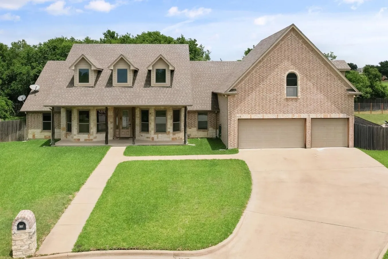 Single Family Residence For Sale in Johnson County , 548 Mckittrick Court, Godley, Texas 76044, 3 Bedroom, 3 Bathroom, 3 Garage spaces, 3,386 Sqft, built in 2011, mls#21280848, Real Estate Agent in Godley, Homes For Sale in Johnson county, Homes For Sale in Godley, Realtor in Godley Texas, Real Estate Brokerage Independent Realty Texas, Luminita Cordes Realtor