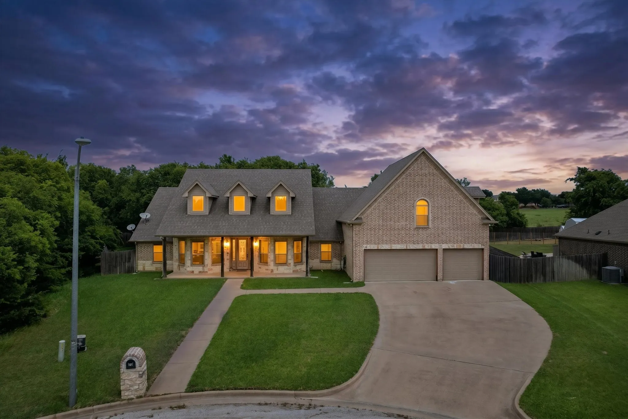 Single Family Residence For Sale in Johnson County , 548 Mckittrick Court, Godley, Texas 76044, 3 Bedroom, 3 Bathroom, 3 Garage spaces, 3,386 Sqft, built in 2011, mls#21280848, Real Estate Agent in Godley, Homes For Sale in Johnson county, Homes For Sale in Godley, Realtor in Godley Texas, Real Estate Brokerage Independent Realty Texas, Luminita Cordes Realtor