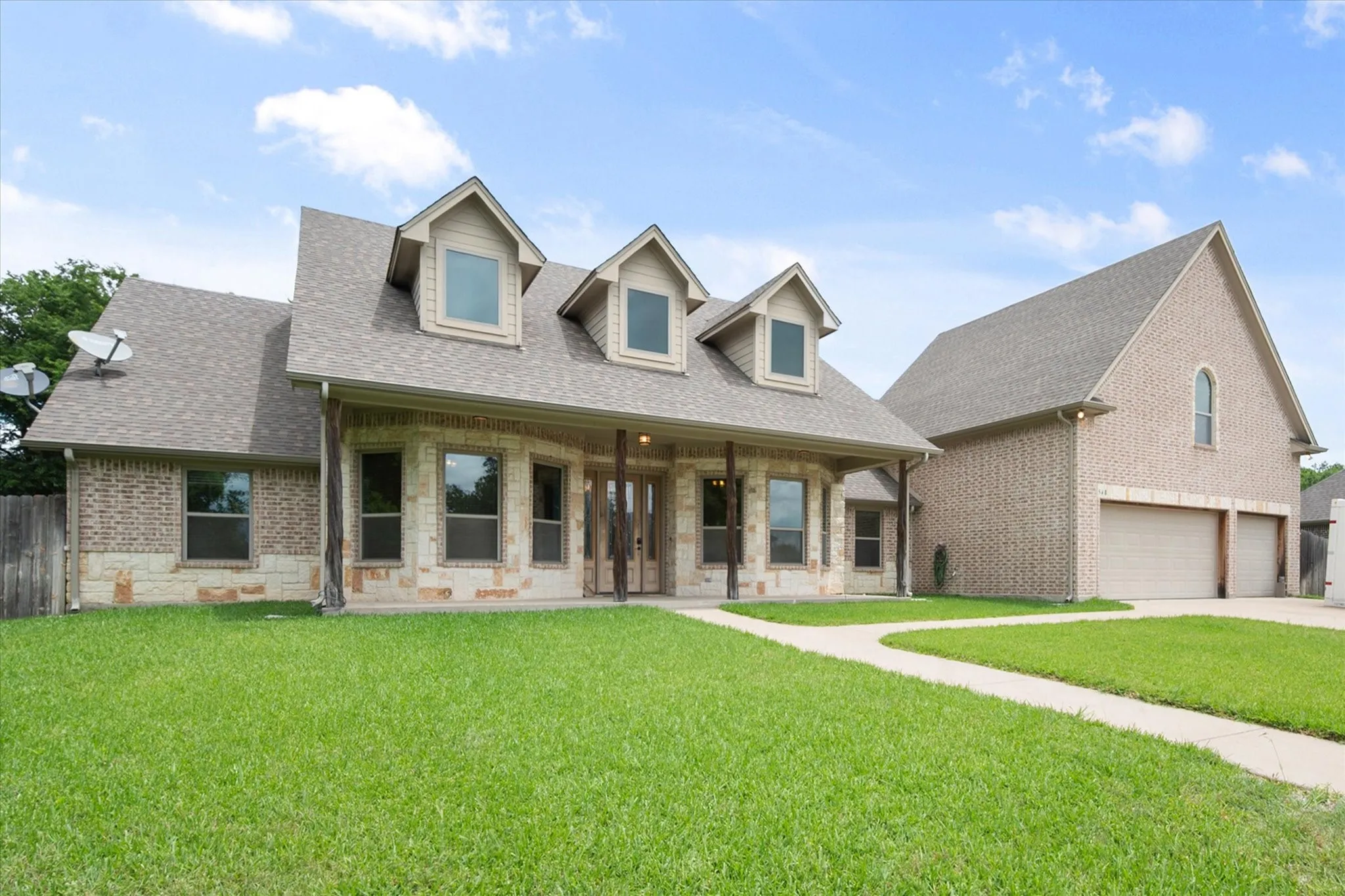 Single Family Residence For Sale in Johnson County , 548 Mckittrick Court, Godley, Texas 76044, 3 Bedroom, 3 Bathroom, 3 Garage spaces, 3,386 Sqft, built in 2011, mls#21280848, Real Estate Agent in Godley, Homes For Sale in Johnson county, Homes For Sale in Godley, Realtor in Godley Texas, Real Estate Brokerage Independent Realty Texas, Luminita Cordes Realtor
