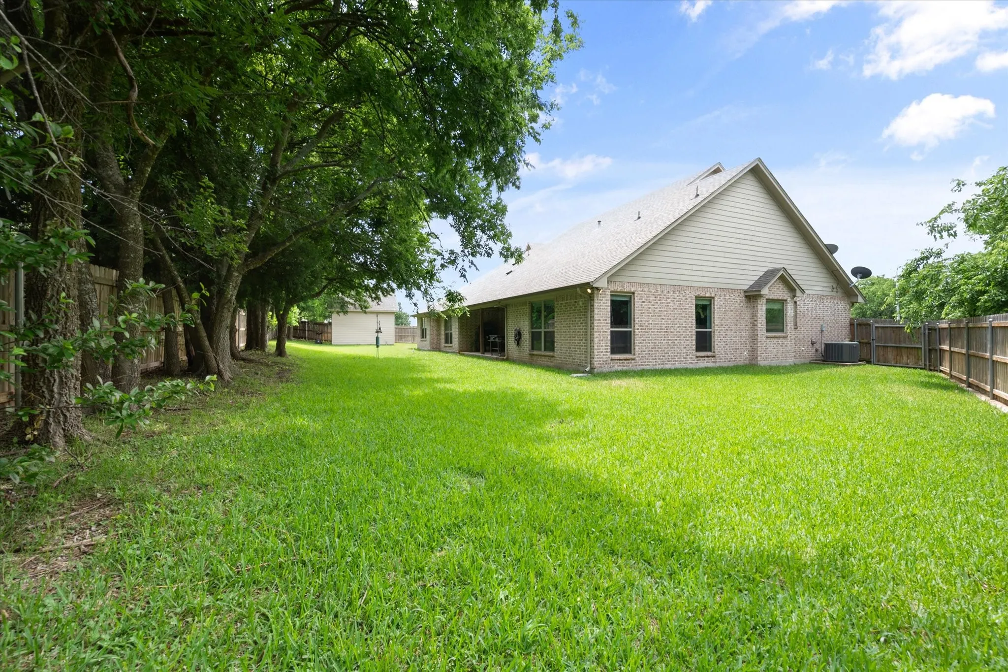 Single Family Residence For Sale in Johnson County , 548 Mckittrick Court, Godley, Texas 76044, 3 Bedroom, 3 Bathroom, 3 Garage spaces, 3,386 Sqft, built in 2011, mls#21280848, Real Estate Agent in Godley, Homes For Sale in Johnson county, Homes For Sale in Godley, Realtor in Godley Texas, Real Estate Brokerage Independent Realty Texas, Luminita Cordes Realtor