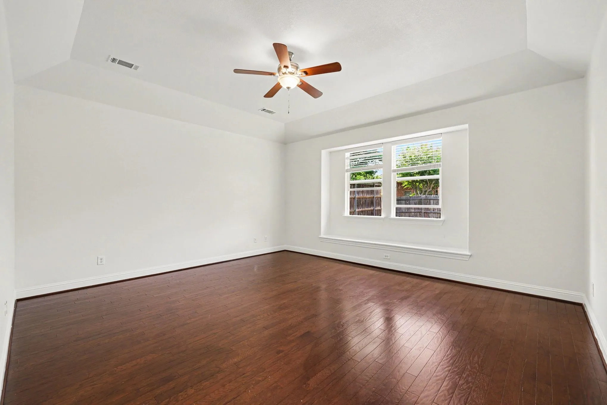 Single Family Residence For Sale in Collin County , 9546 Lance Drive, Frisco, Texas 75035, 3 Bedroom, 2 Bathroom, 2 Garage spaces, 2,495 Sqft, built in 2011, mls#21276158, Real Estate Agent in Frisco, Homes For Sale in Collin county, Homes For Sale in Frisco, Realtor in Frisco Texas, Real Estate Brokerage Independent Realty Texas, Luminita Cordes Realtor
