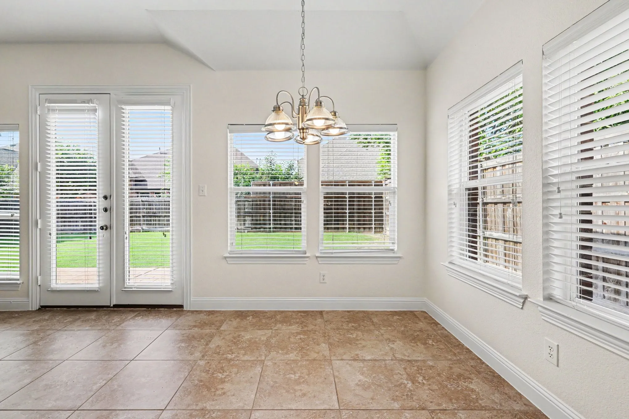 Single Family Residence For Sale in Collin County , 9546 Lance Drive, Frisco, Texas 75035, 3 Bedroom, 2 Bathroom, 2 Garage spaces, 2,495 Sqft, built in 2011, mls#21276158, Real Estate Agent in Frisco, Homes For Sale in Collin county, Homes For Sale in Frisco, Realtor in Frisco Texas, Real Estate Brokerage Independent Realty Texas, Luminita Cordes Realtor