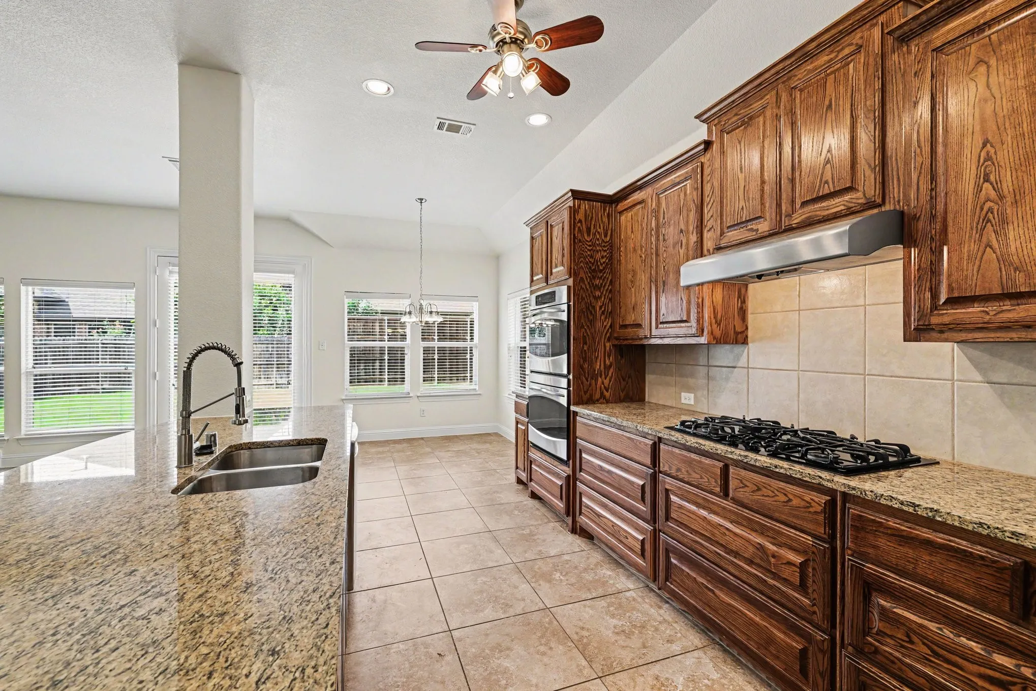 Single Family Residence For Sale in Collin County , 9546 Lance Drive, Frisco, Texas 75035, 3 Bedroom, 2 Bathroom, 2 Garage spaces, 2,495 Sqft, built in 2011, mls#21276158, Real Estate Agent in Frisco, Homes For Sale in Collin county, Homes For Sale in Frisco, Realtor in Frisco Texas, Real Estate Brokerage Independent Realty Texas, Luminita Cordes Realtor