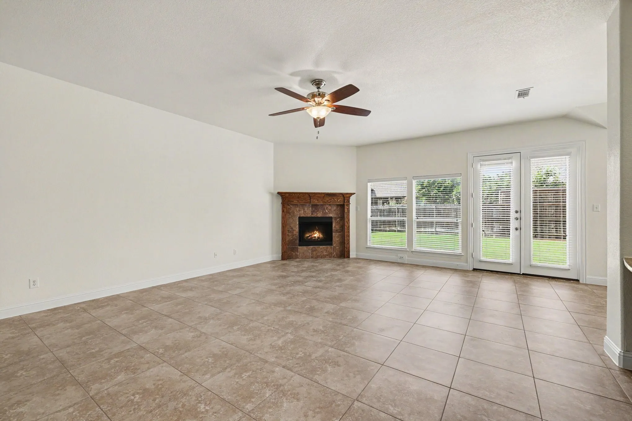 Single Family Residence For Sale in Collin County , 9546 Lance Drive, Frisco, Texas 75035, 3 Bedroom, 2 Bathroom, 2 Garage spaces, 2,495 Sqft, built in 2011, mls#21276158, Real Estate Agent in Frisco, Homes For Sale in Collin county, Homes For Sale in Frisco, Realtor in Frisco Texas, Real Estate Brokerage Independent Realty Texas, Luminita Cordes Realtor