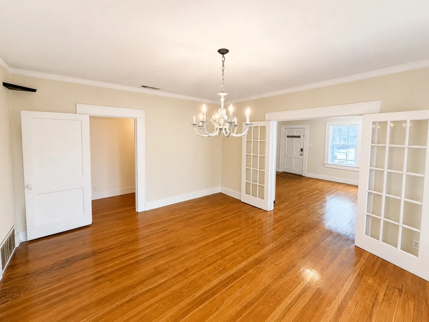 Single Family Residence For Sale in Hunt County , 1500 Bonham Street, Commerce, Texas 75428, 3 Bedroom, 2 Bathroom, 2 Garage spaces, 2,286 Sqft, built in 1935, mls#21281154, Real Estate Agent in Commerce, Homes For Sale in Hunt county, Homes For Sale in Commerce, Realtor in Commerce Texas, Real Estate Brokerage Independent Realty Texas, Luminita Cordes Realtor
