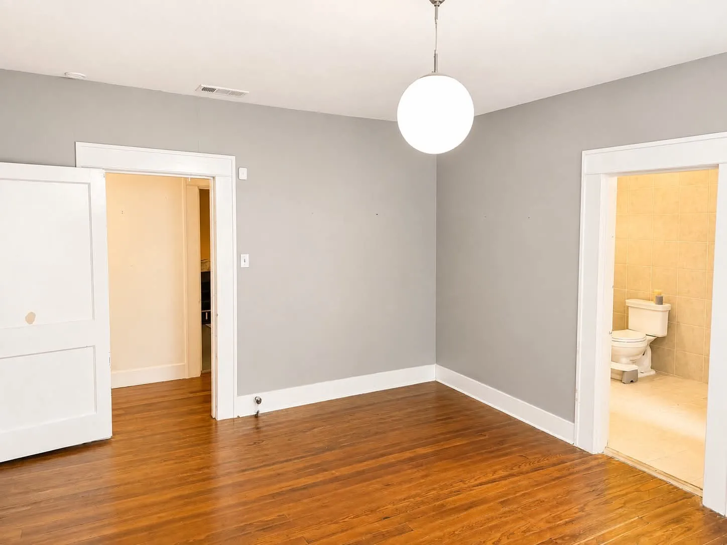 Single Family Residence For Sale in Hunt County , 1500 Bonham Street, Commerce, Texas 75428, 3 Bedroom, 2 Bathroom, 2 Garage spaces, 2,286 Sqft, built in 1935, mls#21281154, Real Estate Agent in Commerce, Homes For Sale in Hunt county, Homes For Sale in Commerce, Realtor in Commerce Texas, Real Estate Brokerage Independent Realty Texas, Luminita Cordes Realtor
