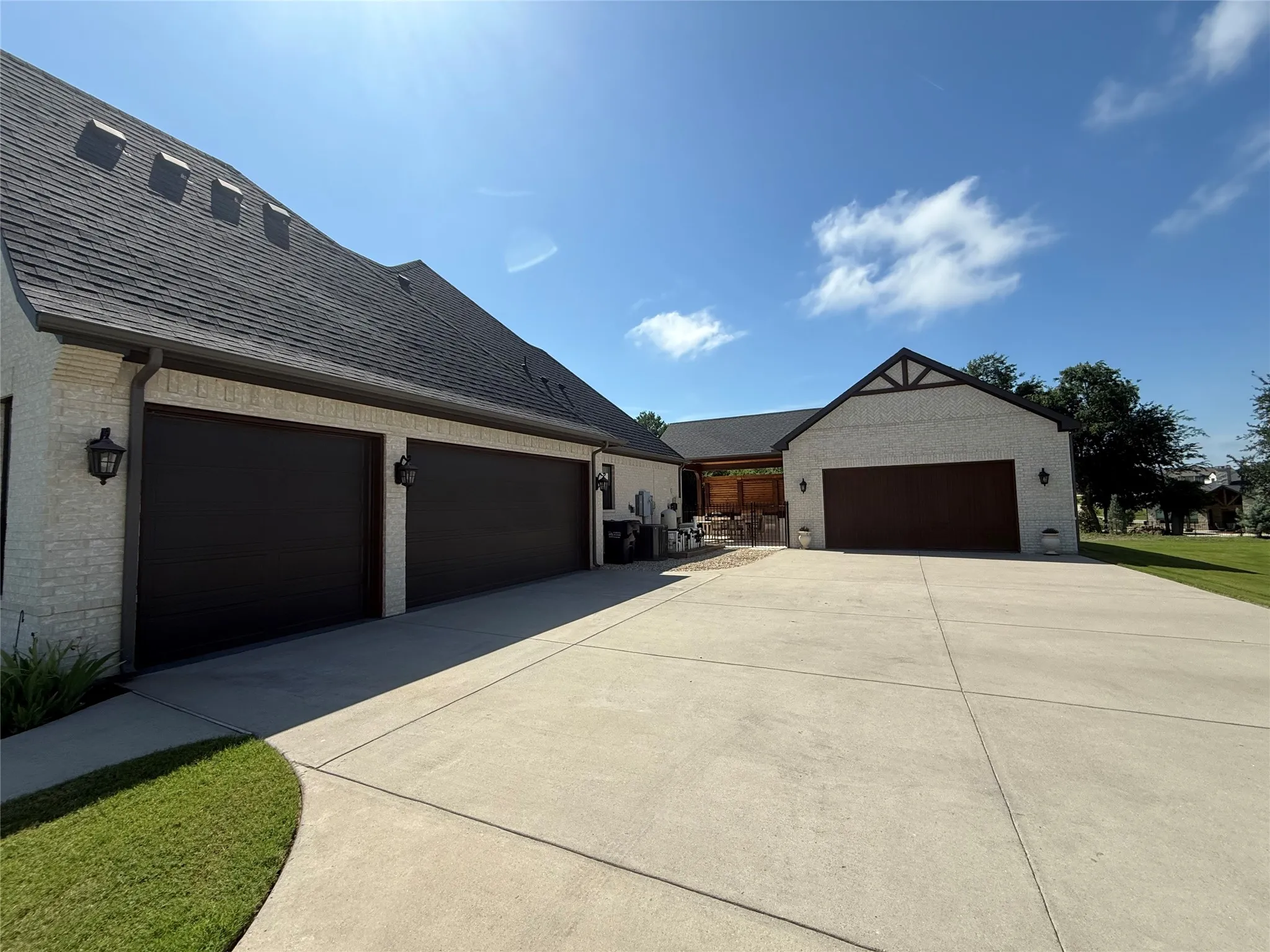 Single Family Residence For Sale in Collin County , 117 Delano Court, Weston, Texas 75009, 4 Bedroom, 4 Bathroom, 5 Garage spaces, 3,249 Sqft, built in 2021, mls#21281540, Real Estate Agent in Weston, Homes For Sale in Collin county, Homes For Sale in Weston, Realtor in Weston Texas, Real Estate Brokerage Independent Realty Texas, Luminita Cordes Realtor