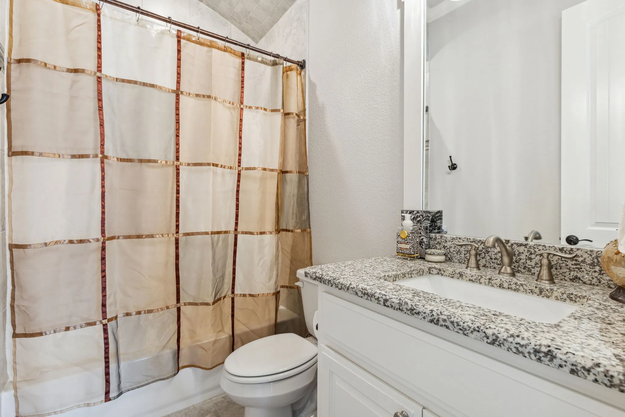 Single Family Residence For Sale in Collin County , 117 Delano Court, Weston, Texas 75009, 4 Bedroom, 4 Bathroom, 5 Garage spaces, 3,249 Sqft, built in 2021, mls#21281540, Real Estate Agent in Weston, Homes For Sale in Collin county, Homes For Sale in Weston, Realtor in Weston Texas, Real Estate Brokerage Independent Realty Texas, Luminita Cordes Realtor