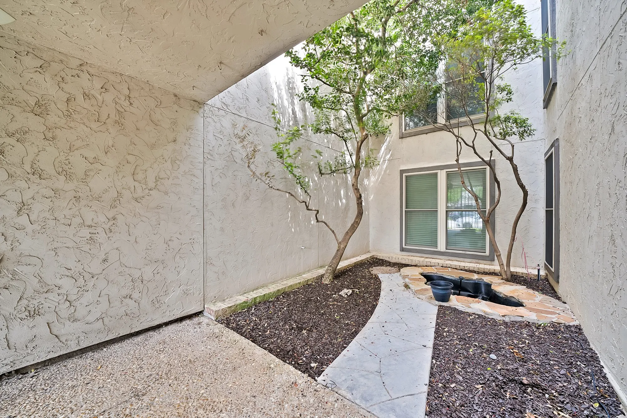 Townhouse For Sale in Dallas County , 12574 Burninglog Lane, Dallas, Texas 75243, 3 Bedroom, 3 Bathroom, 2 Garage spaces, 2,171 Sqft, built in 1973, mls#21278710, Real Estate Agent in Dallas, Homes For Sale in Dallas county, Homes For Sale in Dallas, Realtor in Dallas Texas, Real Estate Brokerage Independent Realty Texas, Luminita Cordes Realtor