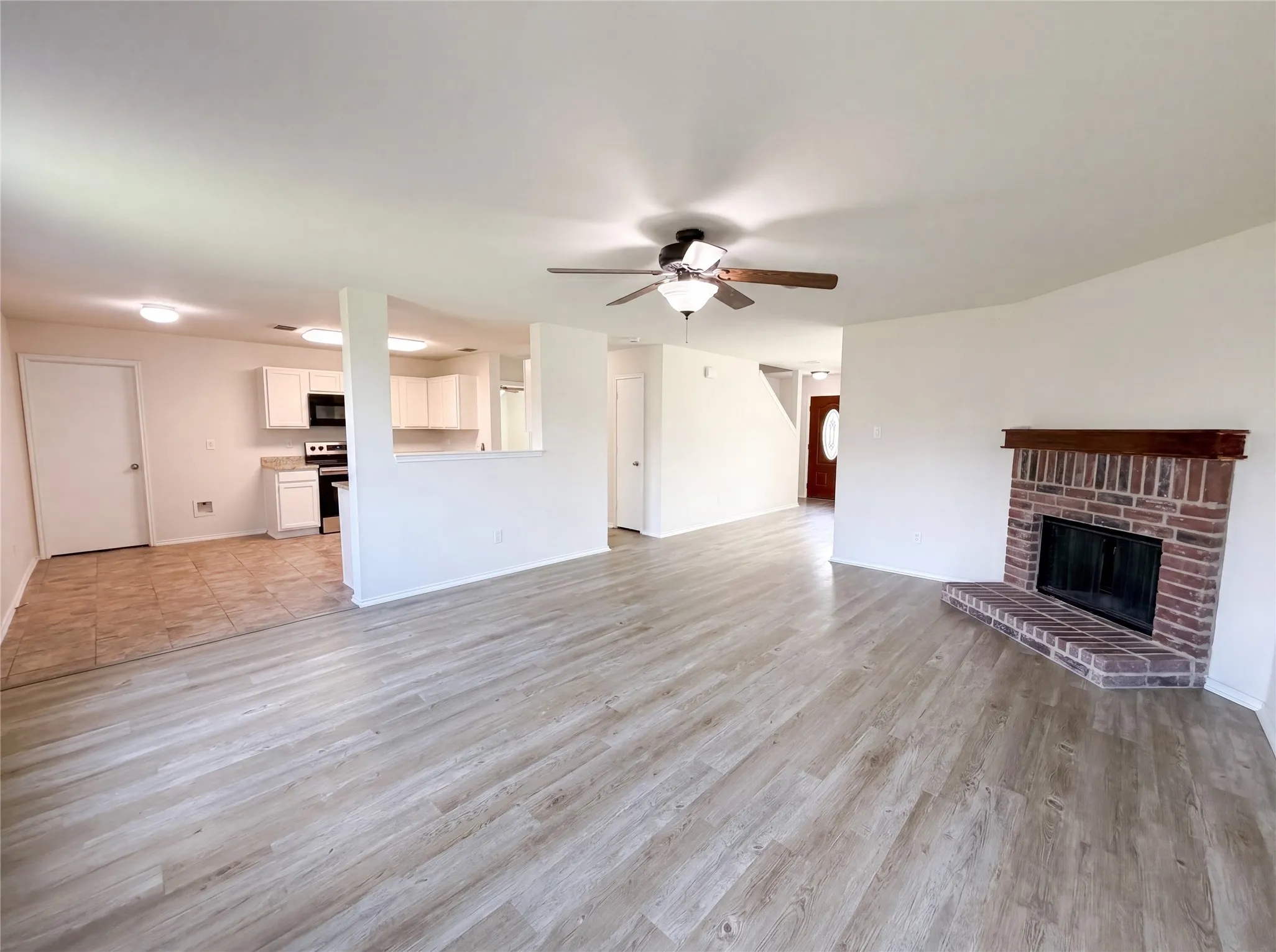 Single Family Residence For Sale in Rockwall County , 2904 Lake Vista Drive, Wylie, Texas 75098, 5 Bedroom, 3 Bathroom, 2 Garage spaces, 2,663 Sqft, built in 2006, mls#21275729, Real Estate Agent in Wylie, Homes For Sale in Rockwall county, Homes For Sale in Wylie, Realtor in Wylie Texas, Real Estate Brokerage Independent Realty Texas, Luminita Cordes Realtor