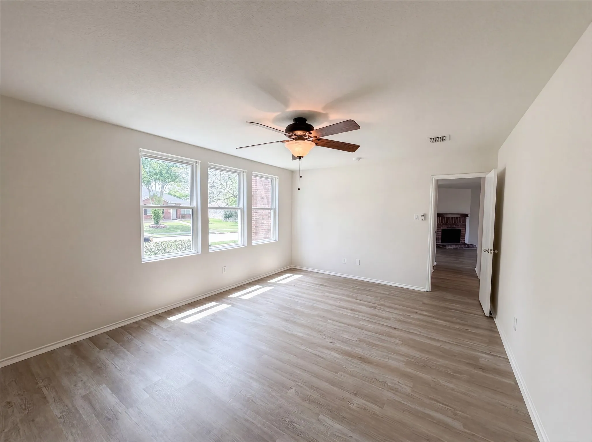 Single Family Residence For Sale in Rockwall County , 2904 Lake Vista Drive, Wylie, Texas 75098, 5 Bedroom, 3 Bathroom, 2 Garage spaces, 2,663 Sqft, built in 2006, mls#21275729, Real Estate Agent in Wylie, Homes For Sale in Rockwall county, Homes For Sale in Wylie, Realtor in Wylie Texas, Real Estate Brokerage Independent Realty Texas, Luminita Cordes Realtor
