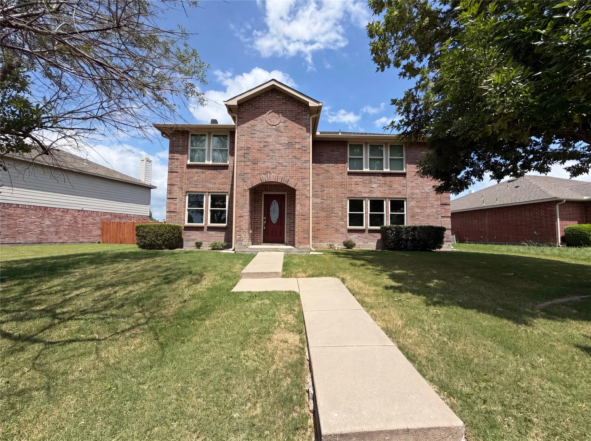 Single Family Residence For Sale in Rockwall County , 2904 Lake Vista Drive, Wylie, Texas 75098, 5 Bedroom, 3 Bathroom, 2 Garage spaces, 2,663 Sqft, built in 2006, mls#21275729, Real Estate Agent in Wylie, Homes For Sale in Rockwall county, Homes For Sale in Wylie, Realtor in Wylie Texas, Real Estate Brokerage Independent Realty Texas, Luminita Cordes Realtor