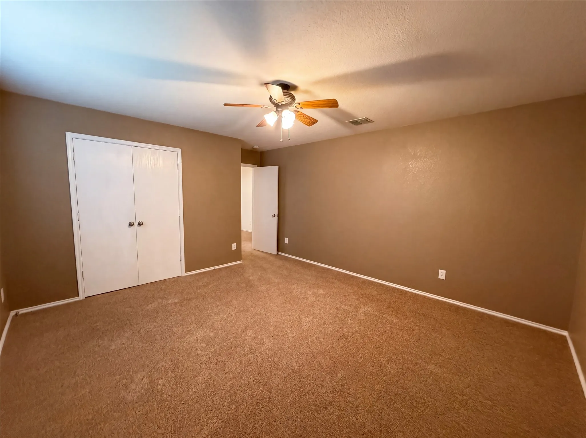Single Family Residence For Sale in Rockwall County , 2904 Lake Vista Drive, Wylie, Texas 75098, 5 Bedroom, 3 Bathroom, 2 Garage spaces, 2,663 Sqft, built in 2006, mls#21275729, Real Estate Agent in Wylie, Homes For Sale in Rockwall county, Homes For Sale in Wylie, Realtor in Wylie Texas, Real Estate Brokerage Independent Realty Texas, Luminita Cordes Realtor
