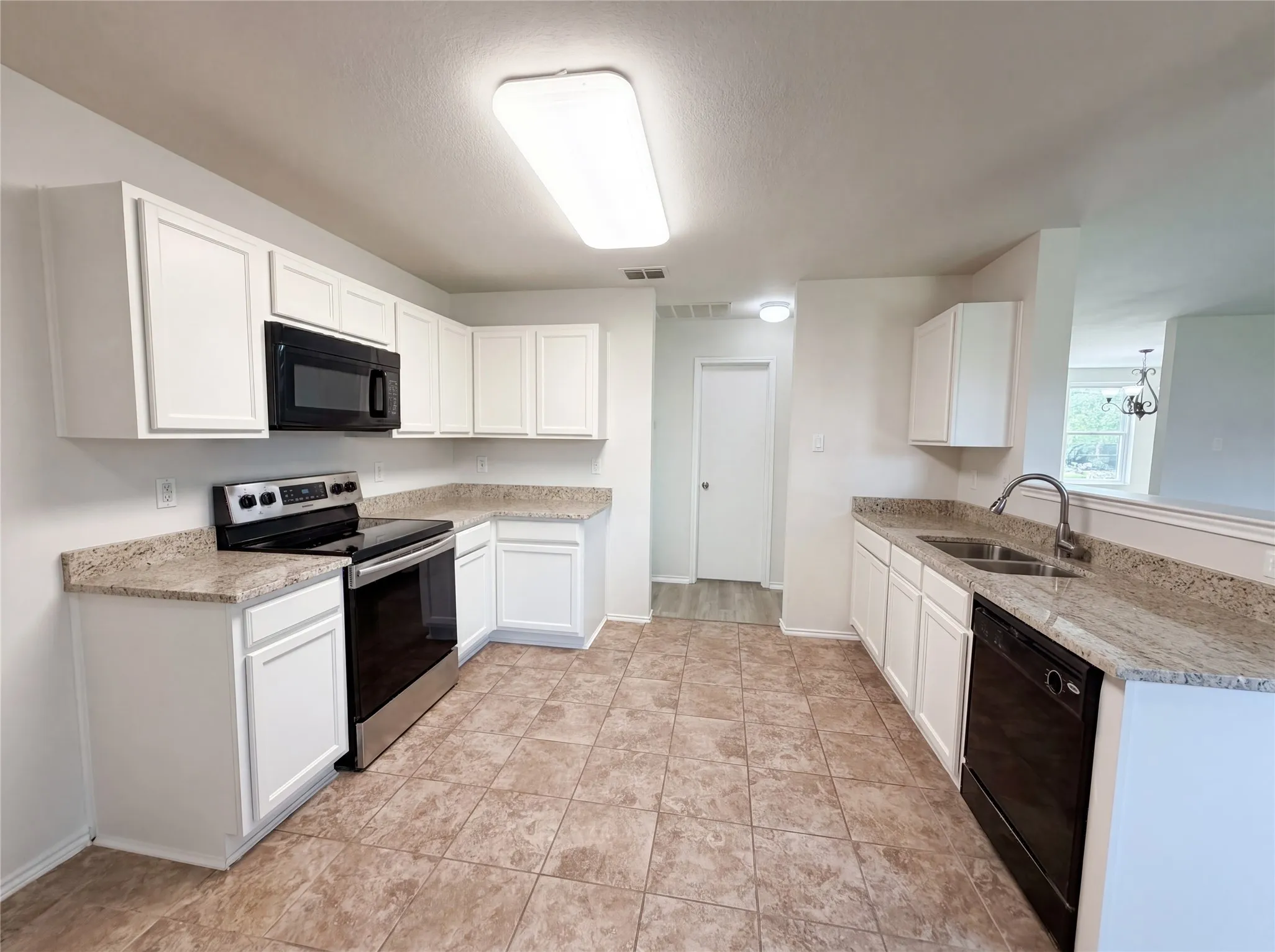 Single Family Residence For Sale in Rockwall County , 2904 Lake Vista Drive, Wylie, Texas 75098, 5 Bedroom, 3 Bathroom, 2 Garage spaces, 2,663 Sqft, built in 2006, mls#21275729, Real Estate Agent in Wylie, Homes For Sale in Rockwall county, Homes For Sale in Wylie, Realtor in Wylie Texas, Real Estate Brokerage Independent Realty Texas, Luminita Cordes Realtor