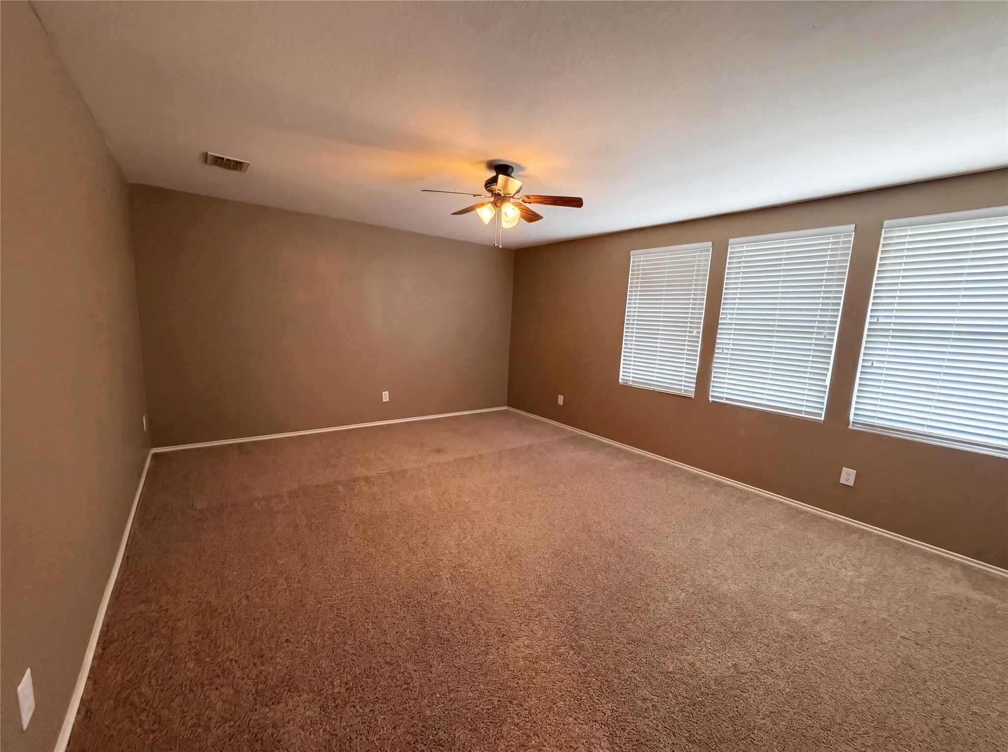 Single Family Residence For Sale in Rockwall County , 2904 Lake Vista Drive, Wylie, Texas 75098, 5 Bedroom, 3 Bathroom, 2 Garage spaces, 2,663 Sqft, built in 2006, mls#21275729, Real Estate Agent in Wylie, Homes For Sale in Rockwall county, Homes For Sale in Wylie, Realtor in Wylie Texas, Real Estate Brokerage Independent Realty Texas, Luminita Cordes Realtor