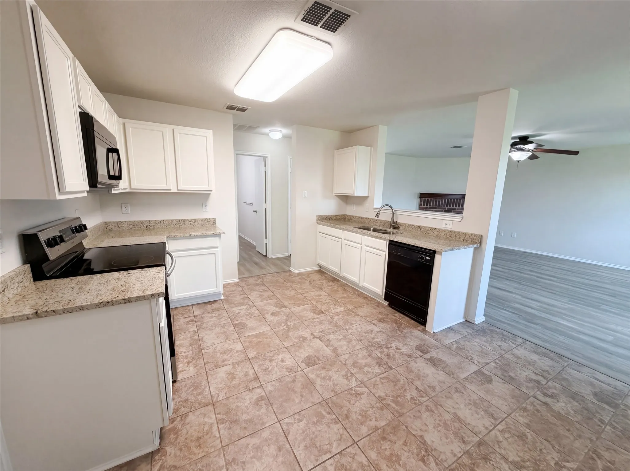 Single Family Residence For Sale in Rockwall County , 2904 Lake Vista Drive, Wylie, Texas 75098, 5 Bedroom, 3 Bathroom, 2 Garage spaces, 2,663 Sqft, built in 2006, mls#21275729, Real Estate Agent in Wylie, Homes For Sale in Rockwall county, Homes For Sale in Wylie, Realtor in Wylie Texas, Real Estate Brokerage Independent Realty Texas, Luminita Cordes Realtor