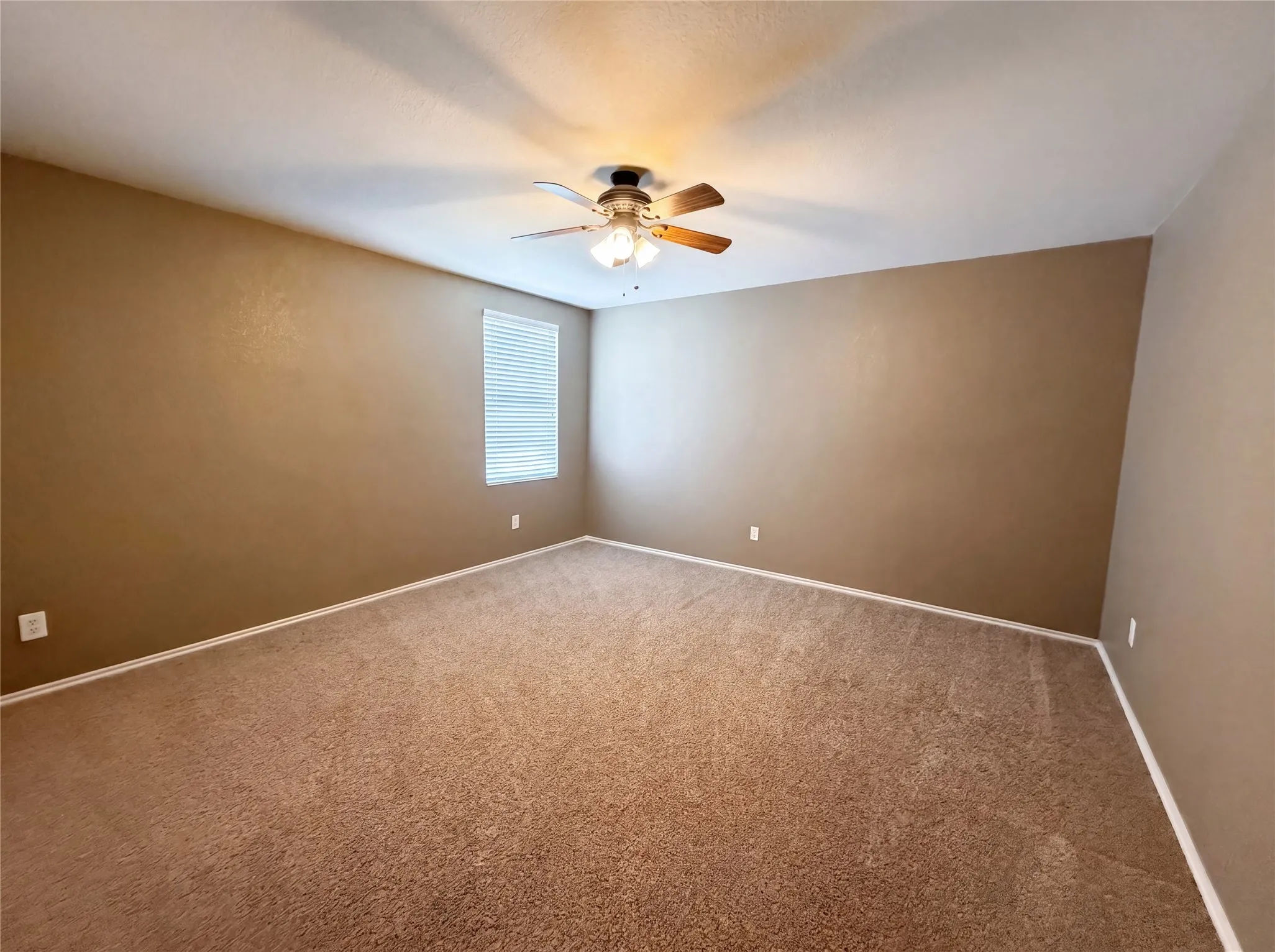 Single Family Residence For Sale in Rockwall County , 2904 Lake Vista Drive, Wylie, Texas 75098, 5 Bedroom, 3 Bathroom, 2 Garage spaces, 2,663 Sqft, built in 2006, mls#21275729, Real Estate Agent in Wylie, Homes For Sale in Rockwall county, Homes For Sale in Wylie, Realtor in Wylie Texas, Real Estate Brokerage Independent Realty Texas, Luminita Cordes Realtor