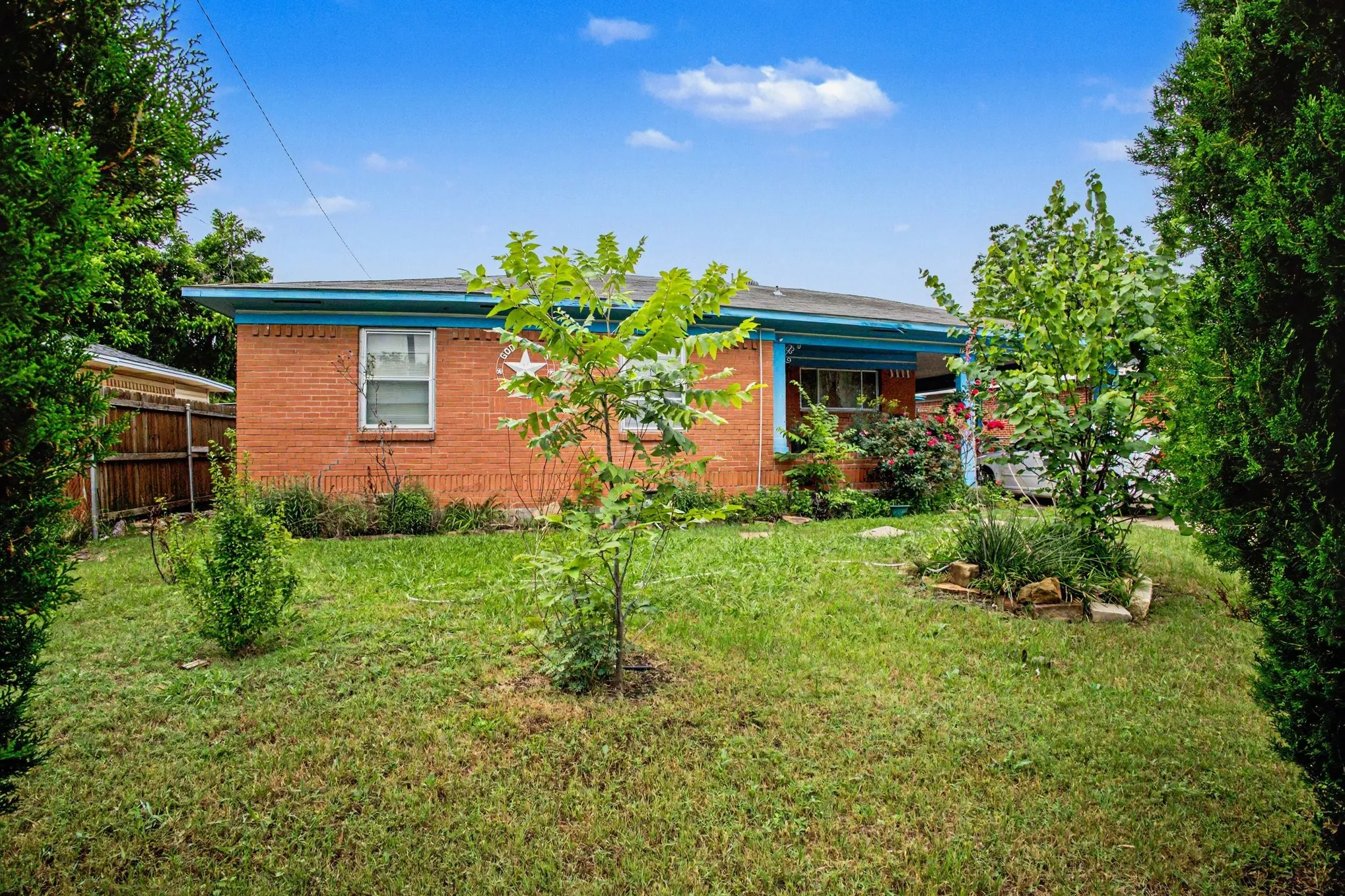 Single Family Residence For Sale in Dallas County , 1919 Yucca Drive, Dallas, Texas 75217, 3 Bedrooms, 2 Bathrooms, Garage spaces, 1,446 Sqft, built in 1956, Price $179,000, mls#21281897, Real Estate Agent in Dallas, Homes For Sale in Dallas county, Homes For Sale in Dallas, Realtor in Dallas Texas, Real Estate Brokerage Independent Realty Texas, Luminita Cordes Realtor