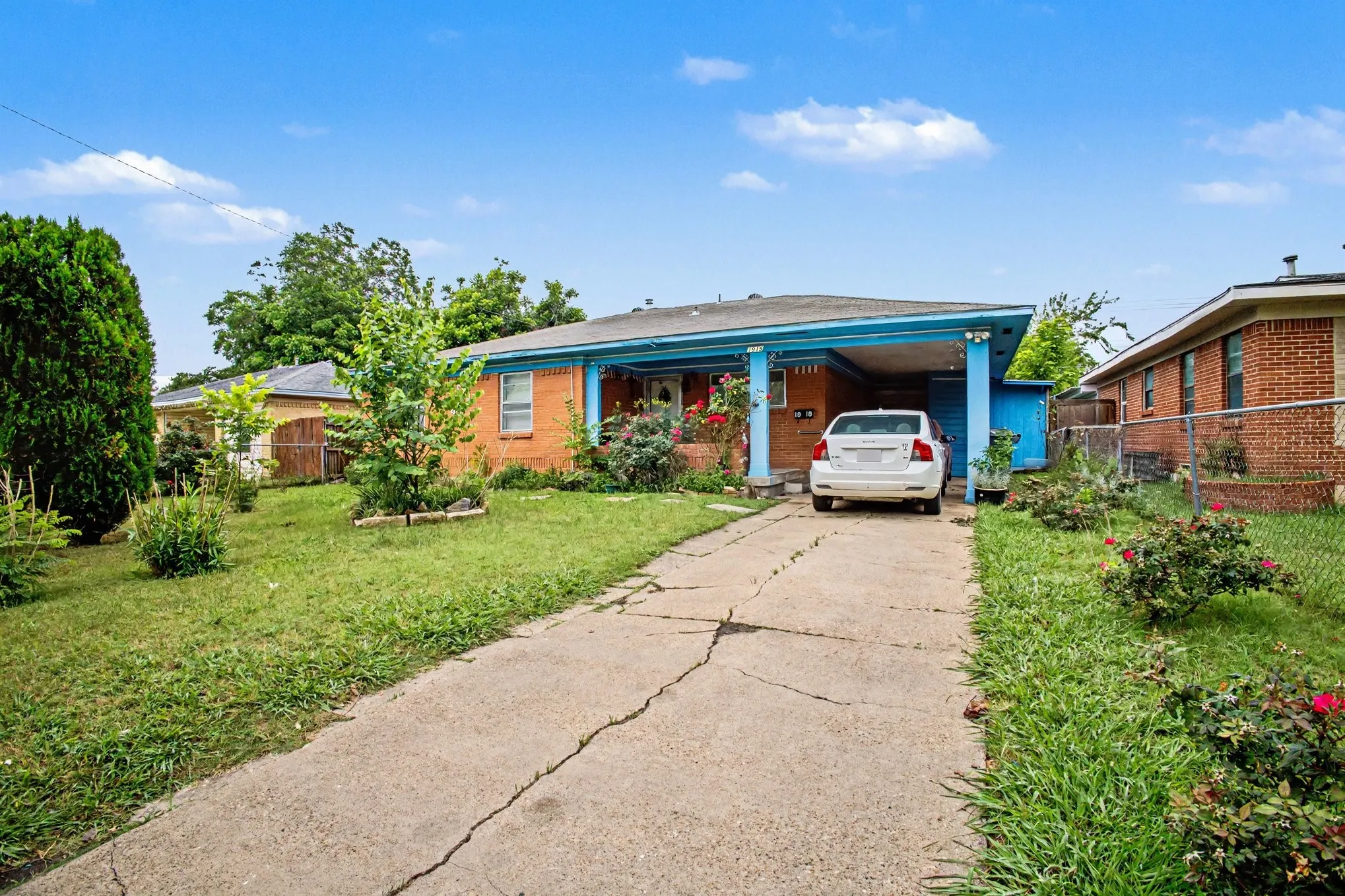 Single Family Residence For Sale in Dallas County , 1919 Yucca Drive, Dallas, Texas 75217, 3 Bedrooms, 2 Bathrooms, Garage spaces, 1,446 Sqft, built in 1956, Price $179,000, mls#21281897, Real Estate Agent in Dallas, Homes For Sale in Dallas county, Homes For Sale in Dallas, Realtor in Dallas Texas, Real Estate Brokerage Independent Realty Texas, Luminita Cordes Realtor