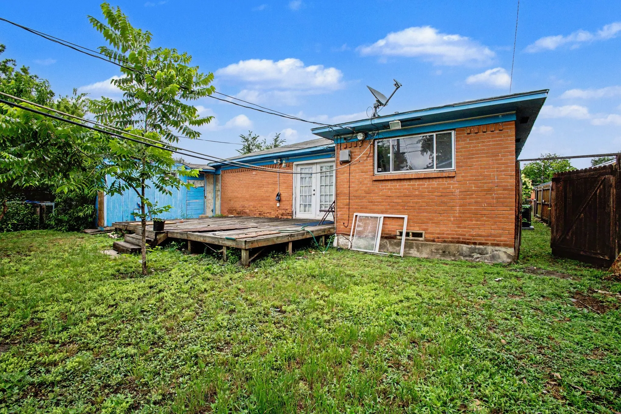 Single Family Residence For Sale in Dallas County , 1919 Yucca Drive, Dallas, Texas 75217, 3 Bedrooms, 2 Bathrooms, Garage spaces, 1,446 Sqft, built in 1956, Price $179,000, mls#21281897, Real Estate Agent in Dallas, Homes For Sale in Dallas county, Homes For Sale in Dallas, Realtor in Dallas Texas, Real Estate Brokerage Independent Realty Texas, Luminita Cordes Realtor