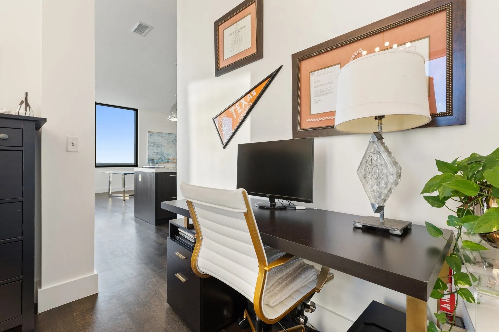 Condominium For Rent in Dallas County , 2200 Victory Avenue 1105, Dallas, Texas 75219, 1 Bedroom, 2 Bathrooms, 1 Garage spaces, 1,603 Sqft, built in 2007, Price $4,750, mls#21281446, Real Estate Agent in Dallas, Homes For Rent in Dallas county, Homes For Rent in Dallas, Realtor in Dallas Texas, Real Estate Brokerage Independent Realty Texas, Luminita Cordes Realtor