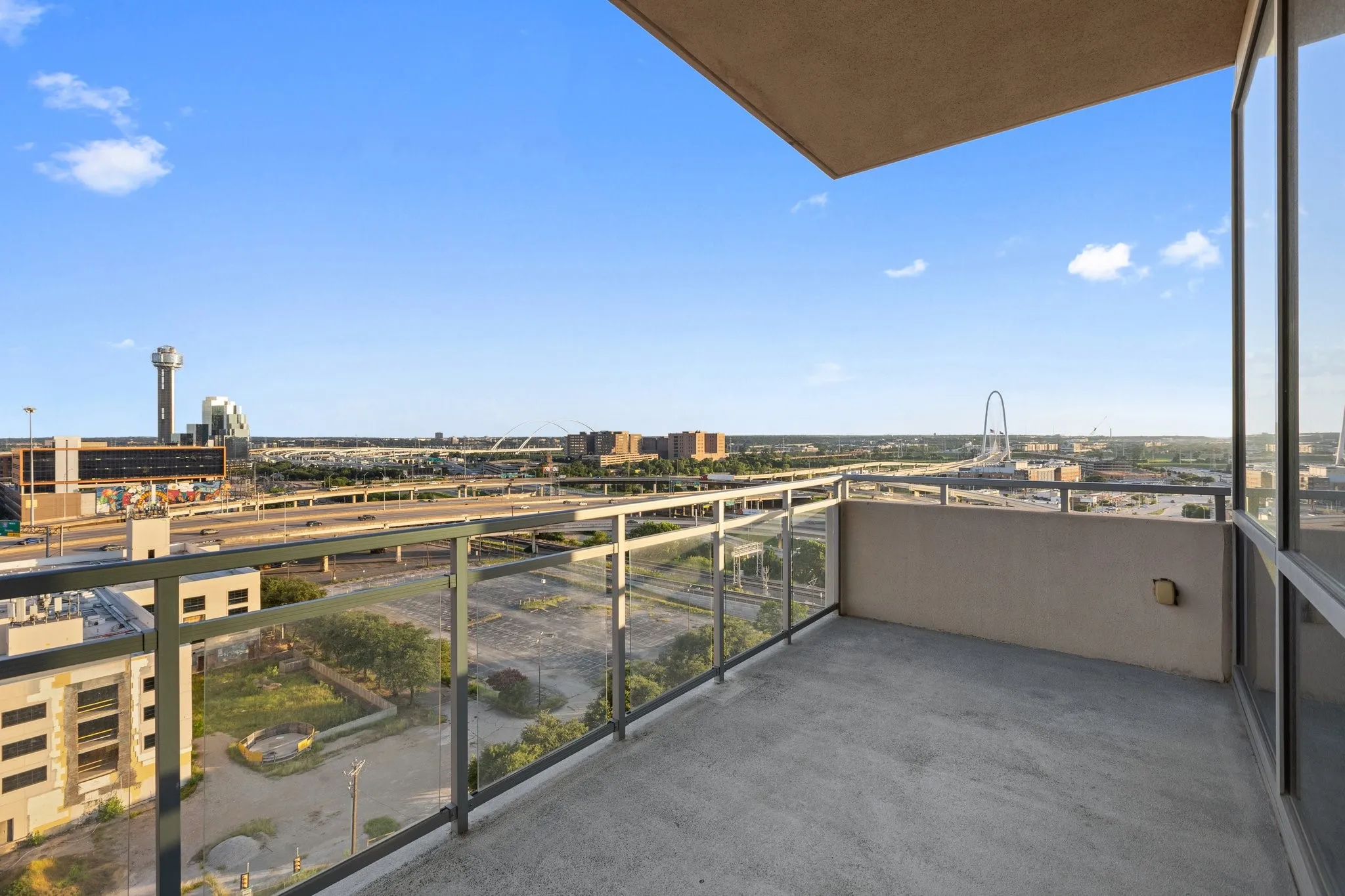 Condominium For Rent in Dallas County , 2200 Victory Avenue 1105, Dallas, Texas 75219, 1 Bedroom, 2 Bathrooms, 1 Garage spaces, 1,603 Sqft, built in 2007, Price $4,750, mls#21281446, Real Estate Agent in Dallas, Homes For Rent in Dallas county, Homes For Rent in Dallas, Realtor in Dallas Texas, Real Estate Brokerage Independent Realty Texas, Luminita Cordes Realtor
