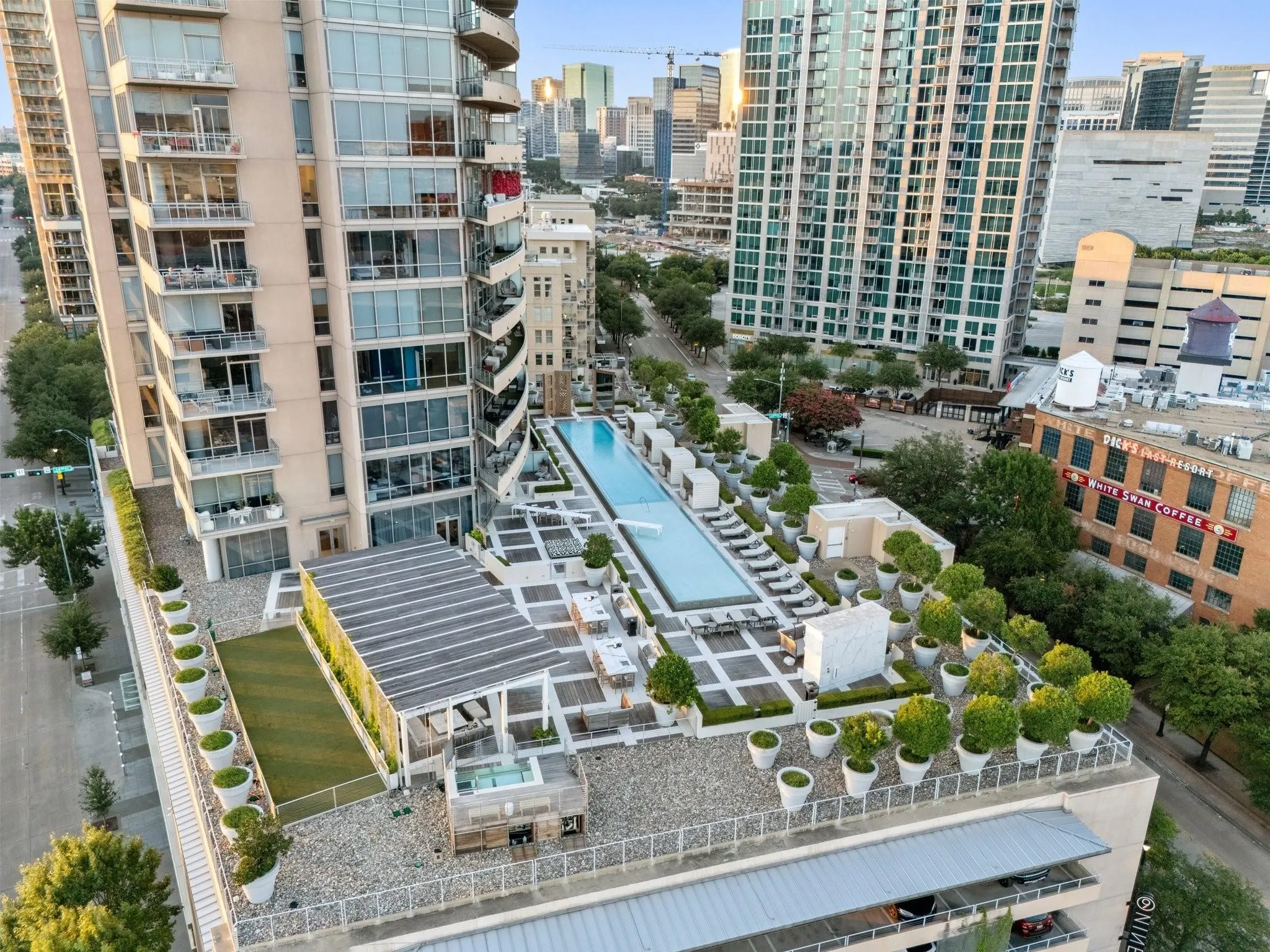 Condominium For Rent in Dallas County , 2200 Victory Avenue 1105, Dallas, Texas 75219, 1 Bedroom, 2 Bathrooms, 1 Garage spaces, 1,603 Sqft, built in 2007, Price $4,750, mls#21281446, Real Estate Agent in Dallas, Homes For Rent in Dallas county, Homes For Rent in Dallas, Realtor in Dallas Texas, Real Estate Brokerage Independent Realty Texas, Luminita Cordes Realtor
