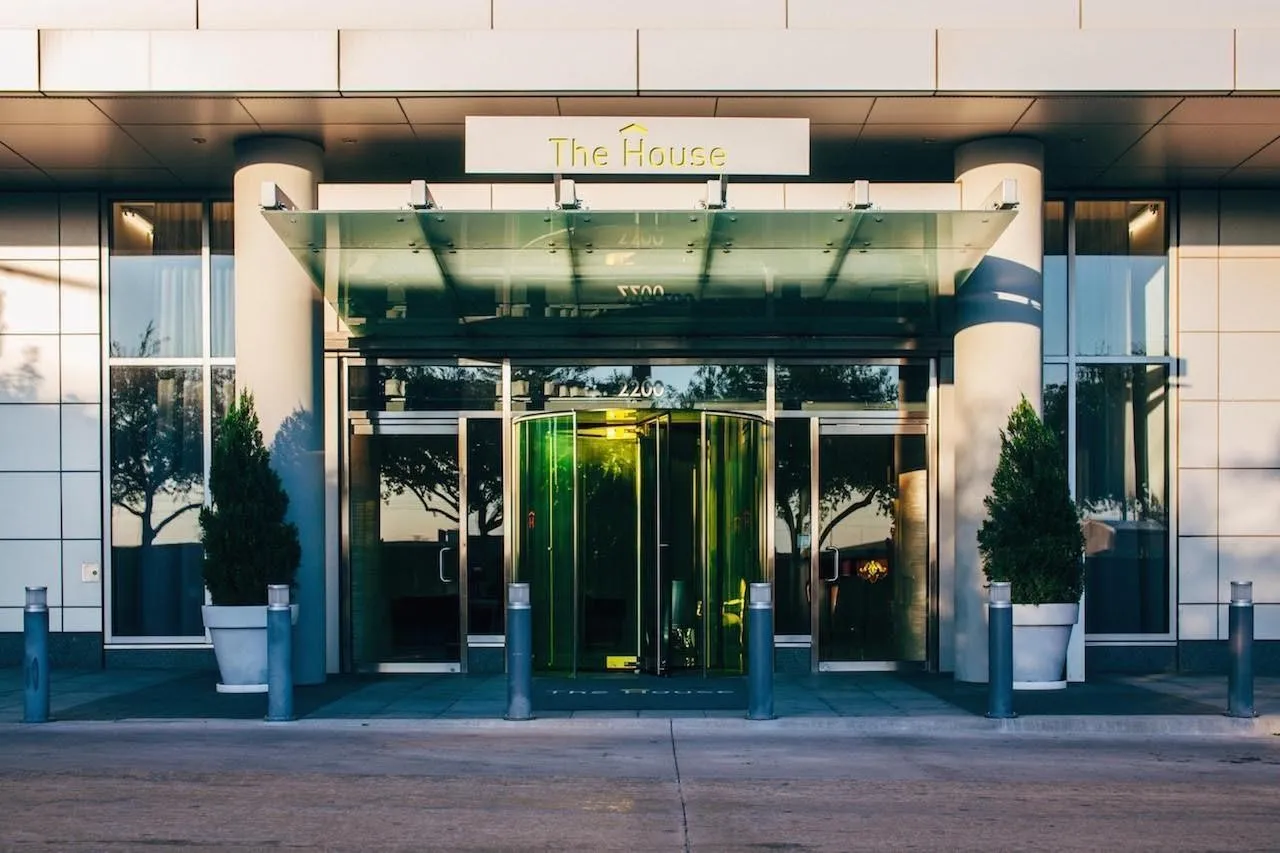 Condominium For Rent in Dallas County , 2200 Victory Avenue 1105, Dallas, Texas 75219, 1 Bedroom, 2 Bathrooms, 1 Garage spaces, 1,603 Sqft, built in 2007, Price $4,750, mls#21281446, Real Estate Agent in Dallas, Homes For Rent in Dallas county, Homes For Rent in Dallas, Realtor in Dallas Texas, Real Estate Brokerage Independent Realty Texas, Luminita Cordes Realtor