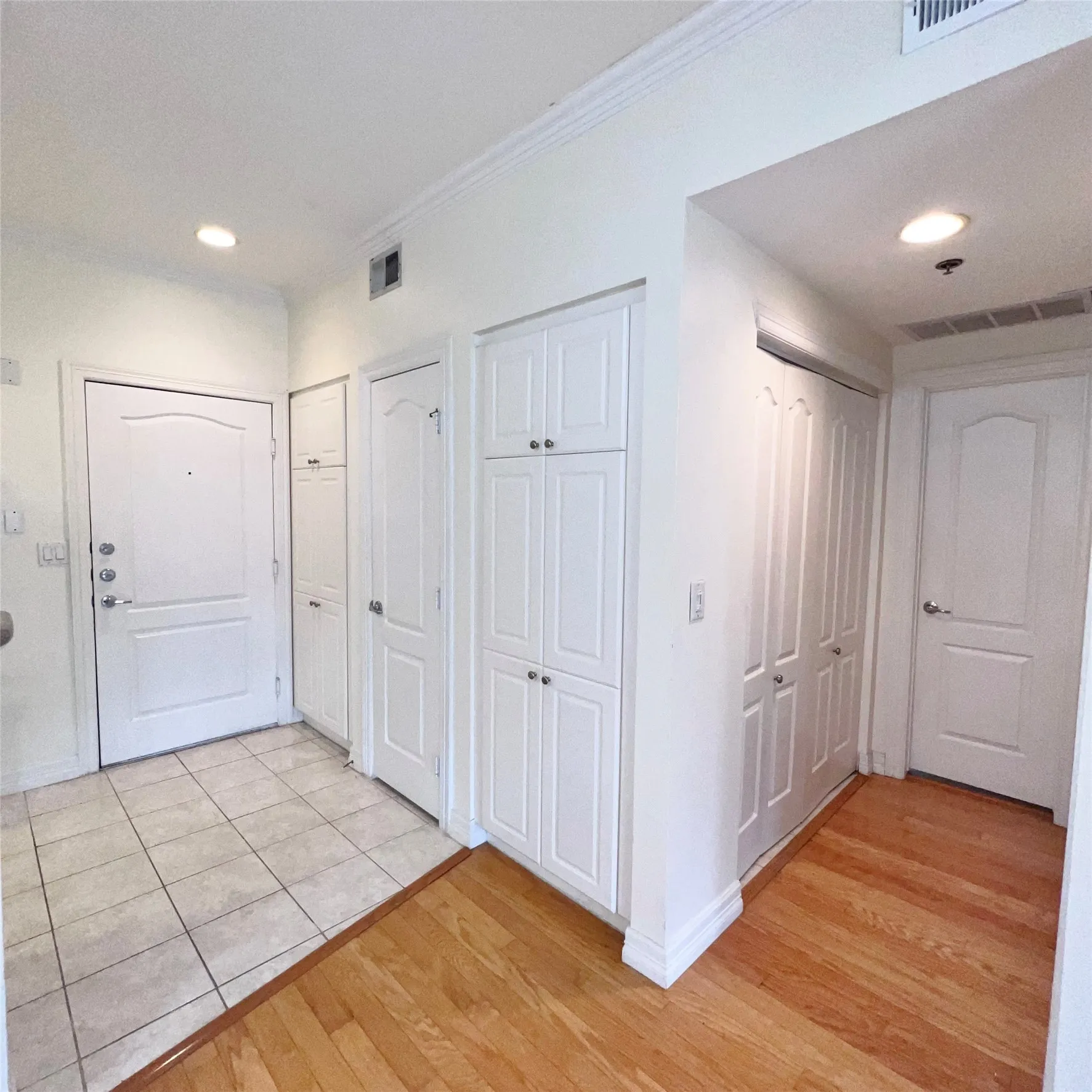 Condominium For Rent in Dallas County , 3400 Welborn Street 406, Dallas, Texas 75219, 1 Bedroom, 1 Bathroom, 1 Garage spaces, 758 Sqft, built in 1998, mls#21281778, Real Estate Agent in Dallas, Homes For Rent in Dallas county, Homes For Rent in Dallas, Realtor in Dallas Texas, Real Estate Brokerage Independent Realty Texas, Luminita Cordes Realtor