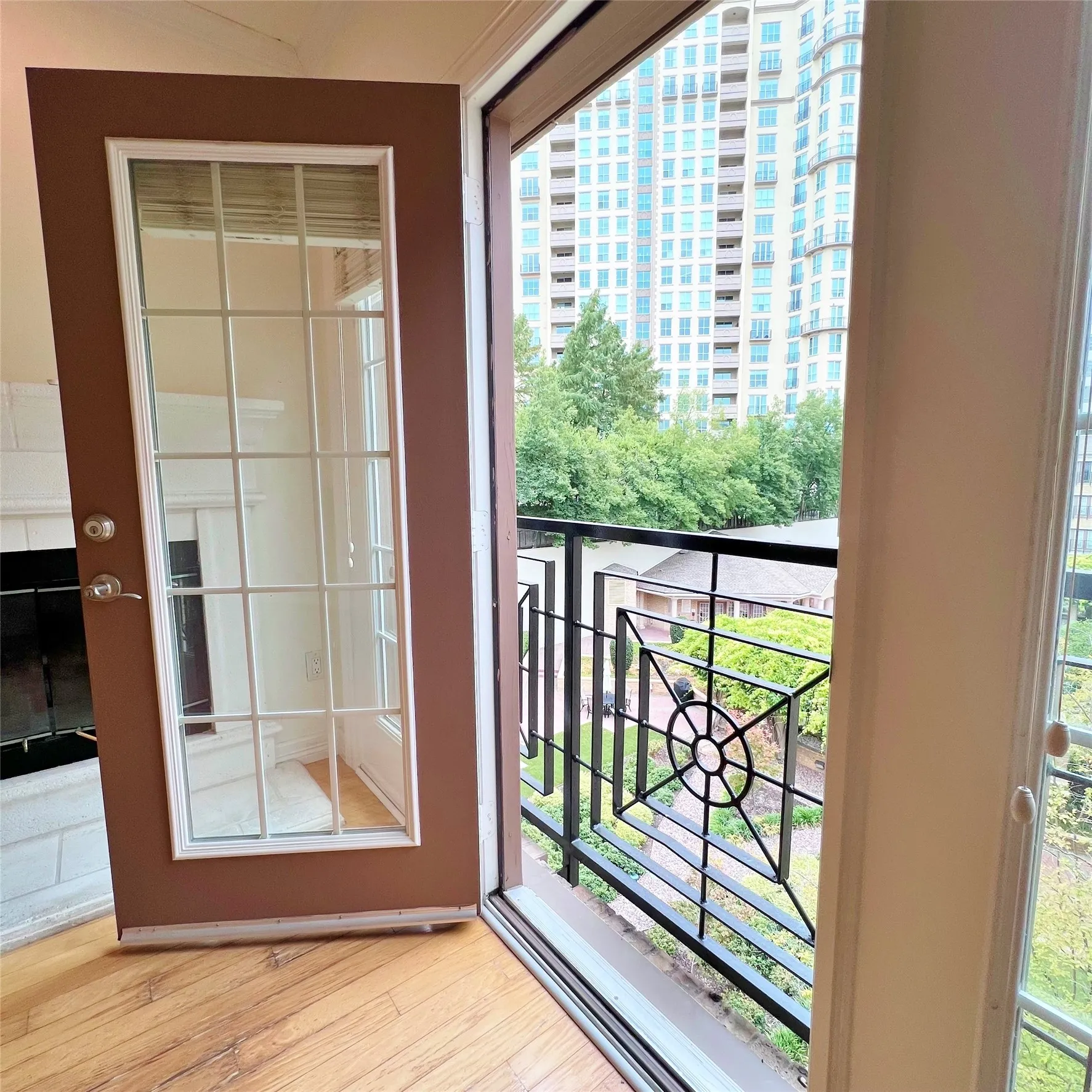 Condominium For Rent in Dallas County , 3400 Welborn Street 406, Dallas, Texas 75219, 1 Bedroom, 1 Bathroom, 1 Garage spaces, 758 Sqft, built in 1998, mls#21281778, Real Estate Agent in Dallas, Homes For Rent in Dallas county, Homes For Rent in Dallas, Realtor in Dallas Texas, Real Estate Brokerage Independent Realty Texas, Luminita Cordes Realtor