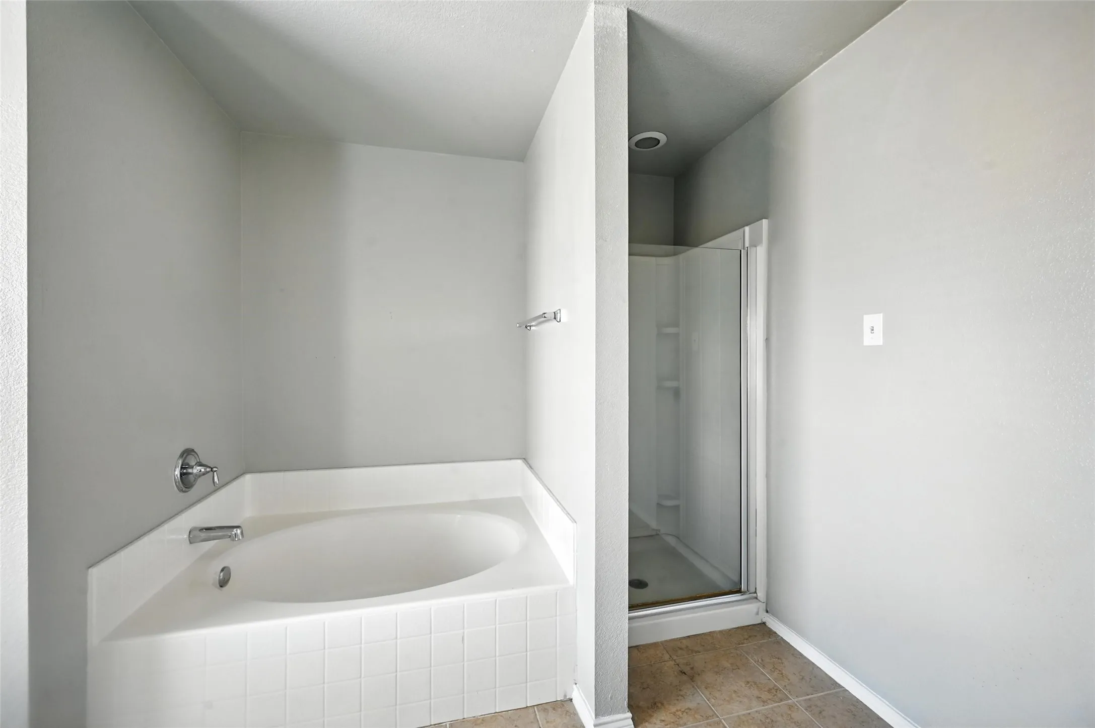 Single Family Residence For Sale in Tarrant County , 8540 Boswell Meadows Drive, Fort Worth, Texas 76179, 5 Bedroom, 3 Bathroom, 2 Garage spaces, 2,260 Sqft, built in 2008, Price $349,900, mls#21281912, Real Estate Agent in Fort Worth, Homes For Sale in Tarrant county, Homes For Sale in Fort Worth, Realtor in Fort Worth Texas, Real Estate Brokerage Independent Realty Texas, Luminita Cordes Realtor