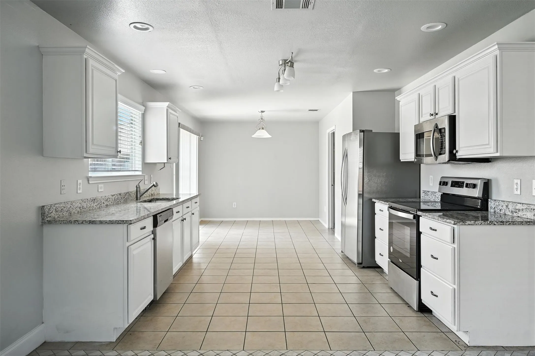 Single Family Residence For Sale in Tarrant County , 8540 Boswell Meadows Drive, Fort Worth, Texas 76179, 5 Bedroom, 3 Bathroom, 2 Garage spaces, 2,260 Sqft, built in 2008, Price $349,900, mls#21281912, Real Estate Agent in Fort Worth, Homes For Sale in Tarrant county, Homes For Sale in Fort Worth, Realtor in Fort Worth Texas, Real Estate Brokerage Independent Realty Texas, Luminita Cordes Realtor