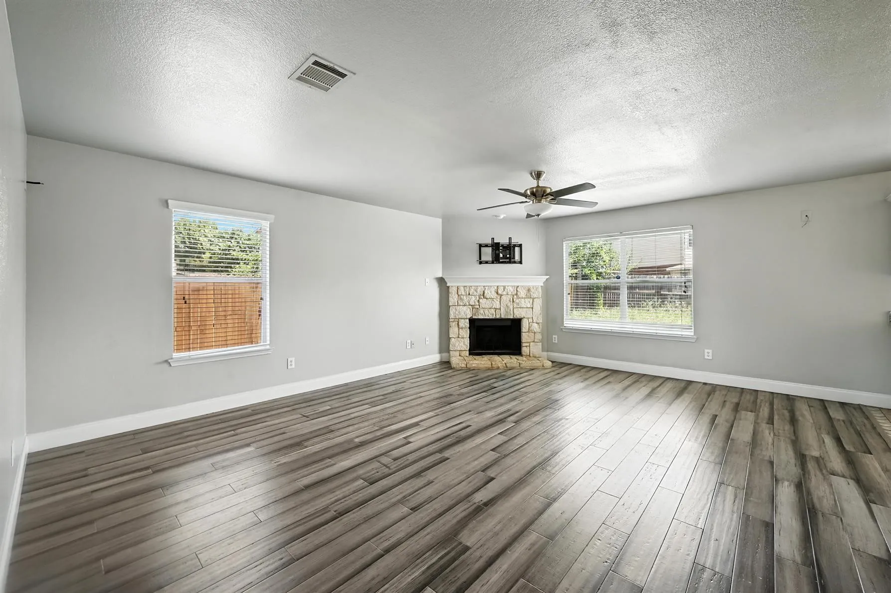 Single Family Residence For Sale in Tarrant County , 8540 Boswell Meadows Drive, Fort Worth, Texas 76179, 5 Bedroom, 3 Bathroom, 2 Garage spaces, 2,260 Sqft, built in 2008, Price $349,900, mls#21281912, Real Estate Agent in Fort Worth, Homes For Sale in Tarrant county, Homes For Sale in Fort Worth, Realtor in Fort Worth Texas, Real Estate Brokerage Independent Realty Texas, Luminita Cordes Realtor