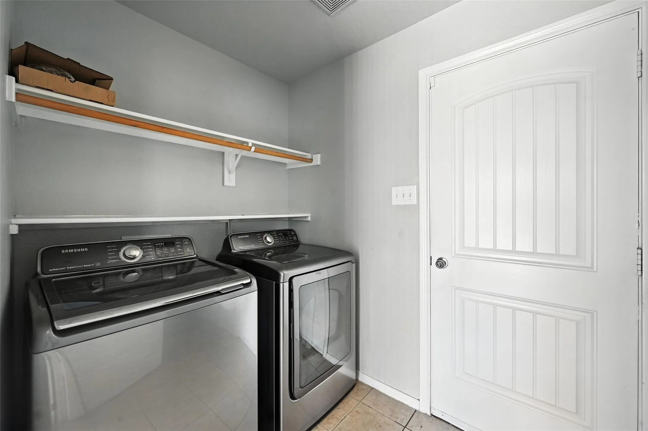 Single Family Residence For Sale in Tarrant County , 8540 Boswell Meadows Drive, Fort Worth, Texas 76179, 5 Bedroom, 3 Bathroom, 2 Garage spaces, 2,260 Sqft, built in 2008, Price $349,900, mls#21281912, Real Estate Agent in Fort Worth, Homes For Sale in Tarrant county, Homes For Sale in Fort Worth, Realtor in Fort Worth Texas, Real Estate Brokerage Independent Realty Texas, Luminita Cordes Realtor