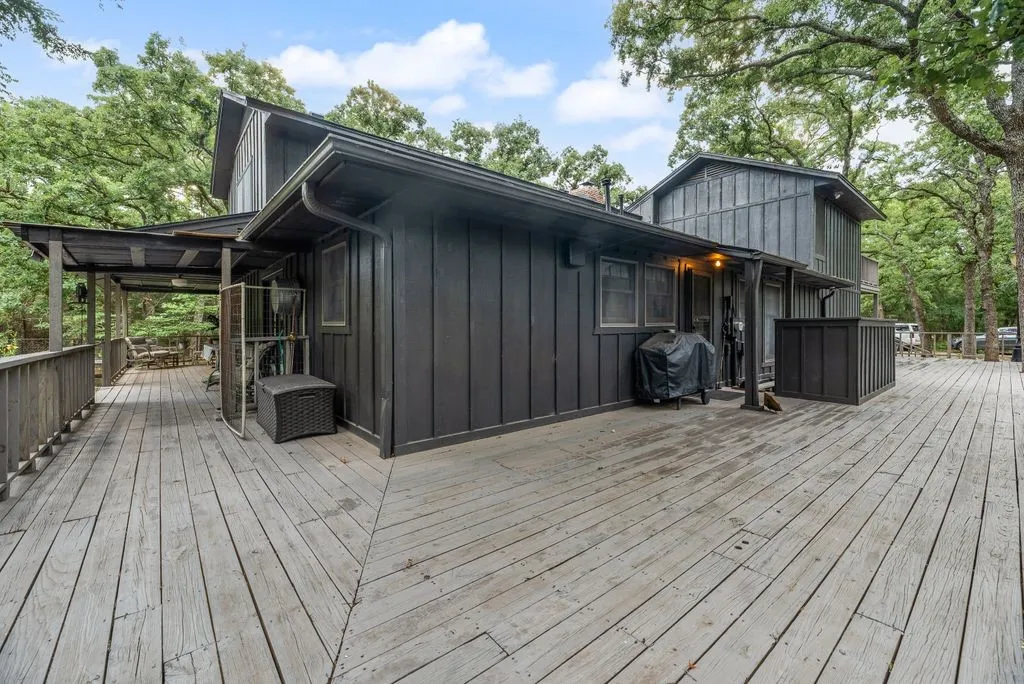 Single Family Residence For Sale in Hunt County , 9875 Old Bridge Road, Terrell, Texas 75160, 4 Bedrooms, 3 Bathrooms, 4 Garage spaces, 3,100 Sqft, built in 1986, Price $774,999, mls#21281913, Real Estate Agent in Terrell, Homes For Sale in Hunt county, Homes For Sale in Terrell, Realtor in Terrell Texas, Real Estate Brokerage Independent Realty Texas, Luminita Cordes Realtor