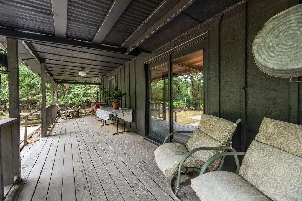 Single Family Residence For Sale in Hunt County , 9875 Old Bridge Road, Terrell, Texas 75160, 4 Bedrooms, 3 Bathrooms, 4 Garage spaces, 3,100 Sqft, built in 1986, Price $774,999, mls#21281913, Real Estate Agent in Terrell, Homes For Sale in Hunt county, Homes For Sale in Terrell, Realtor in Terrell Texas, Real Estate Brokerage Independent Realty Texas, Luminita Cordes Realtor