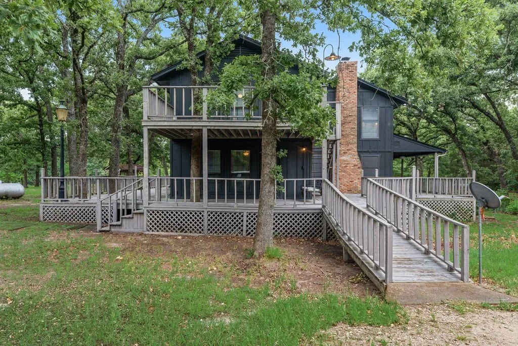 Single Family Residence For Sale in Hunt County , 9875 Old Bridge Road, Terrell, Texas 75160, 4 Bedrooms, 3 Bathrooms, 4 Garage spaces, 3,100 Sqft, built in 1986, Price $774,999, mls#21281913, Real Estate Agent in Terrell, Homes For Sale in Hunt county, Homes For Sale in Terrell, Realtor in Terrell Texas, Real Estate Brokerage Independent Realty Texas, Luminita Cordes Realtor