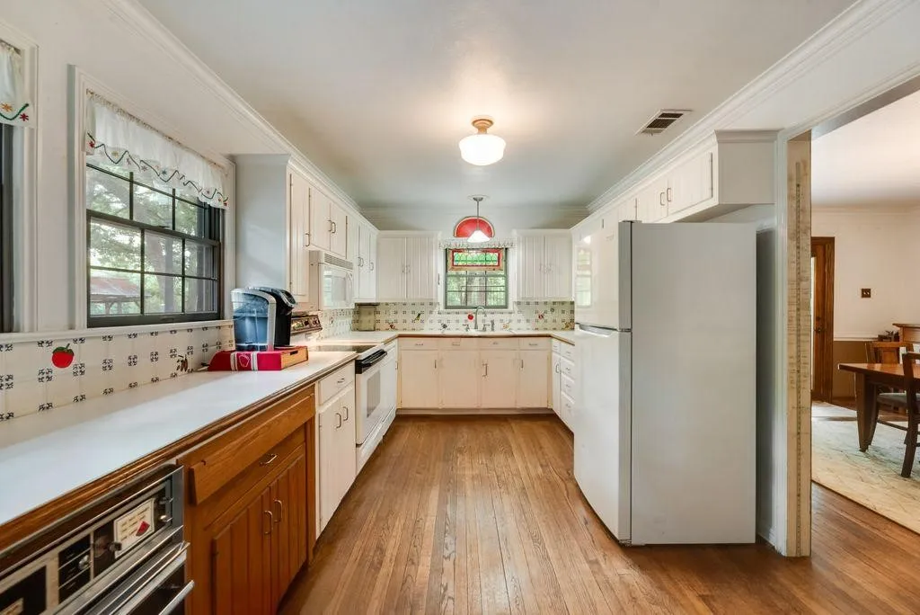Single Family Residence For Sale in Hunt County , 9875 Old Bridge Road, Terrell, Texas 75160, 4 Bedrooms, 3 Bathrooms, 4 Garage spaces, 3,100 Sqft, built in 1986, Price $774,999, mls#21281913, Real Estate Agent in Terrell, Homes For Sale in Hunt county, Homes For Sale in Terrell, Realtor in Terrell Texas, Real Estate Brokerage Independent Realty Texas, Luminita Cordes Realtor