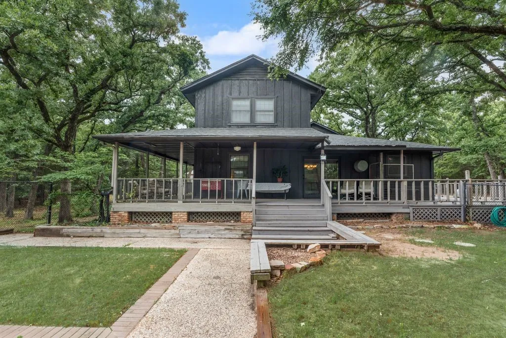 Single Family Residence For Sale in Hunt County , 9875 Old Bridge Road, Terrell, Texas 75160, 4 Bedrooms, 3 Bathrooms, 4 Garage spaces, 3,100 Sqft, built in 1986, Price $774,999, mls#21281913, Real Estate Agent in Terrell, Homes For Sale in Hunt county, Homes For Sale in Terrell, Realtor in Terrell Texas, Real Estate Brokerage Independent Realty Texas, Luminita Cordes Realtor