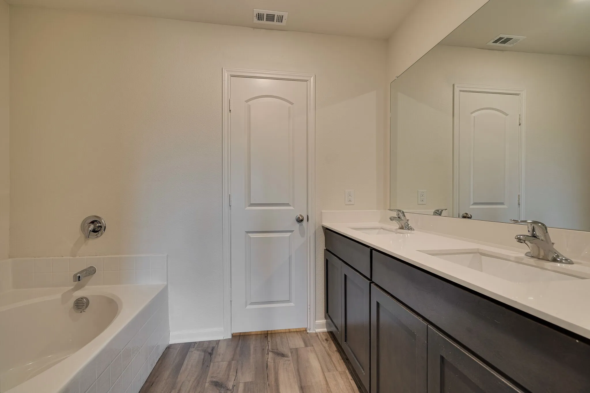 Single Family Residence For Rent in Dallas County , 639 Arlington Park Court, Seagoville, Texas 75159, 4 Bedrooms, 2 Bathrooms, 2 Garage spaces, 2,006 Sqft, built in 2021, Price $2,299, mls#21280974, Real Estate Agent in Seagoville, Homes For Rent in Dallas county, Homes For Rent in Seagoville, Realtor in Seagoville Texas, Real Estate Brokerage Independent Realty Texas, Luminita Cordes Realtor