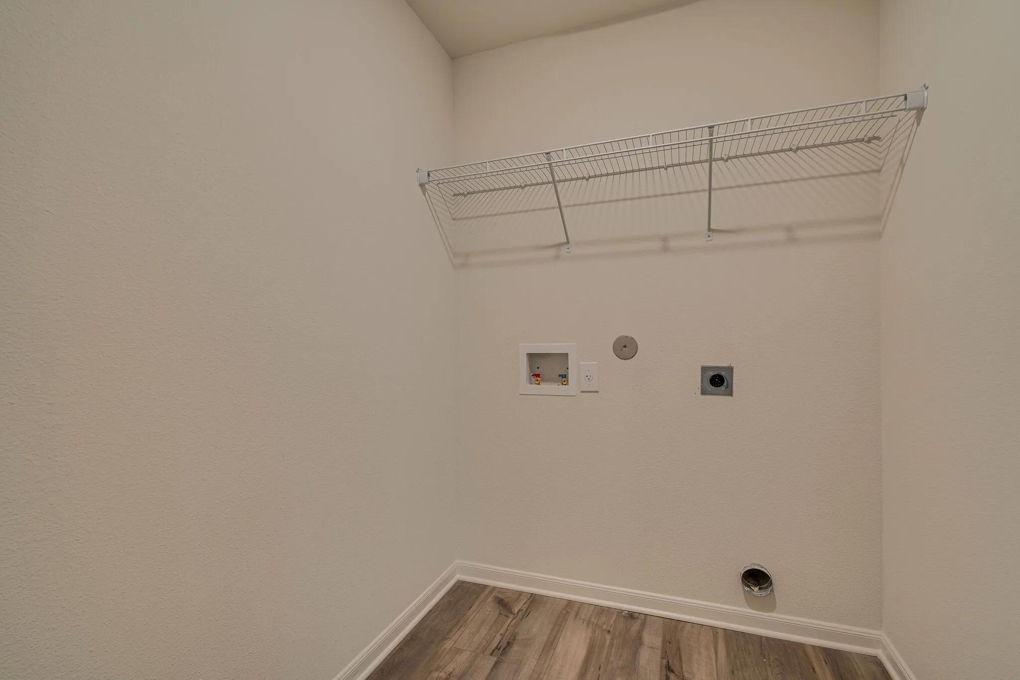 Single Family Residence For Rent in Dallas County , 639 Arlington Park Court, Seagoville, Texas 75159, 4 Bedrooms, 2 Bathrooms, 2 Garage spaces, 2,006 Sqft, built in 2021, Price $2,299, mls#21280974, Real Estate Agent in Seagoville, Homes For Rent in Dallas county, Homes For Rent in Seagoville, Realtor in Seagoville Texas, Real Estate Brokerage Independent Realty Texas, Luminita Cordes Realtor