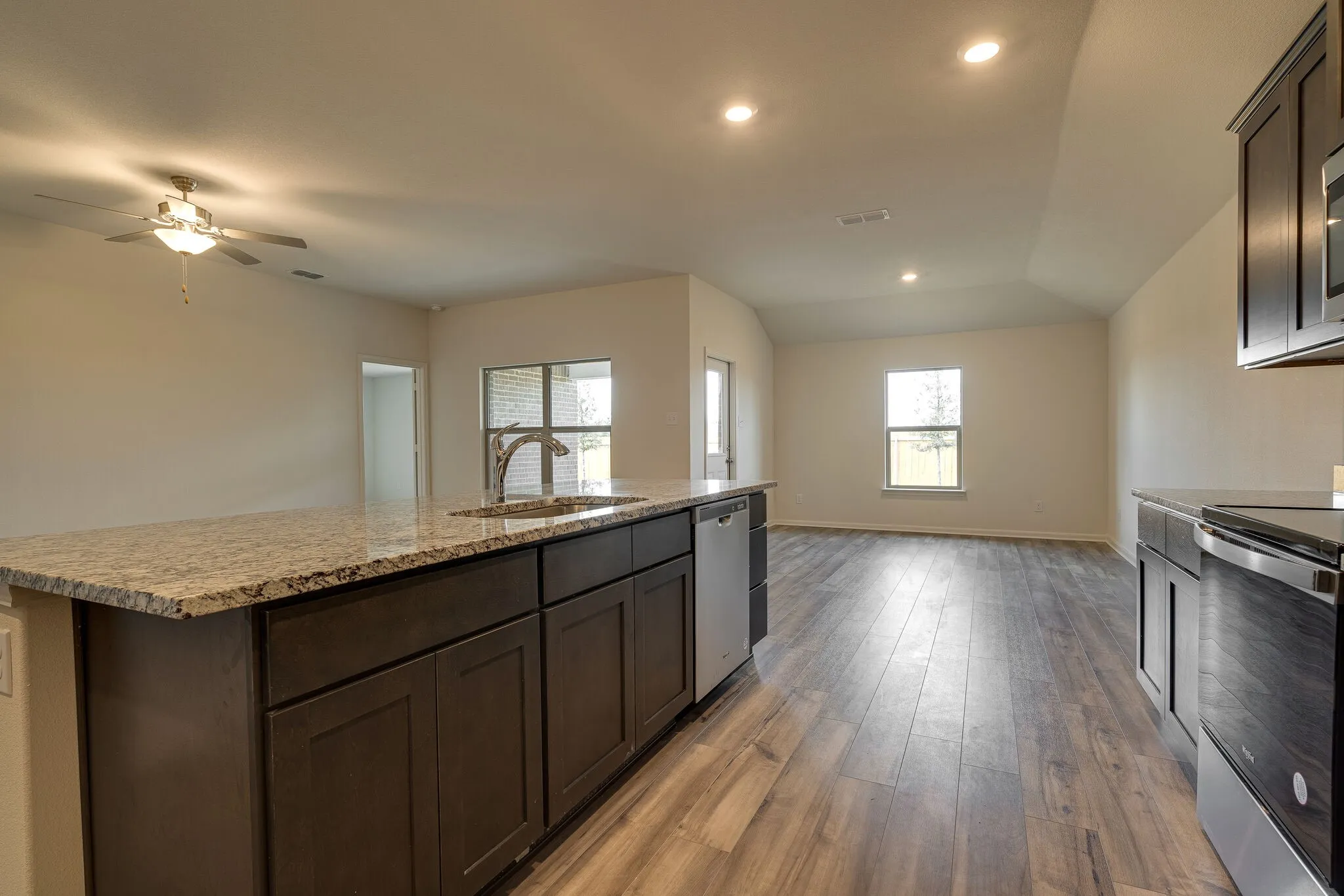 Single Family Residence For Rent in Dallas County , 639 Arlington Park Court, Seagoville, Texas 75159, 4 Bedrooms, 2 Bathrooms, 2 Garage spaces, 2,006 Sqft, built in 2021, Price $2,299, mls#21280974, Real Estate Agent in Seagoville, Homes For Rent in Dallas county, Homes For Rent in Seagoville, Realtor in Seagoville Texas, Real Estate Brokerage Independent Realty Texas, Luminita Cordes Realtor